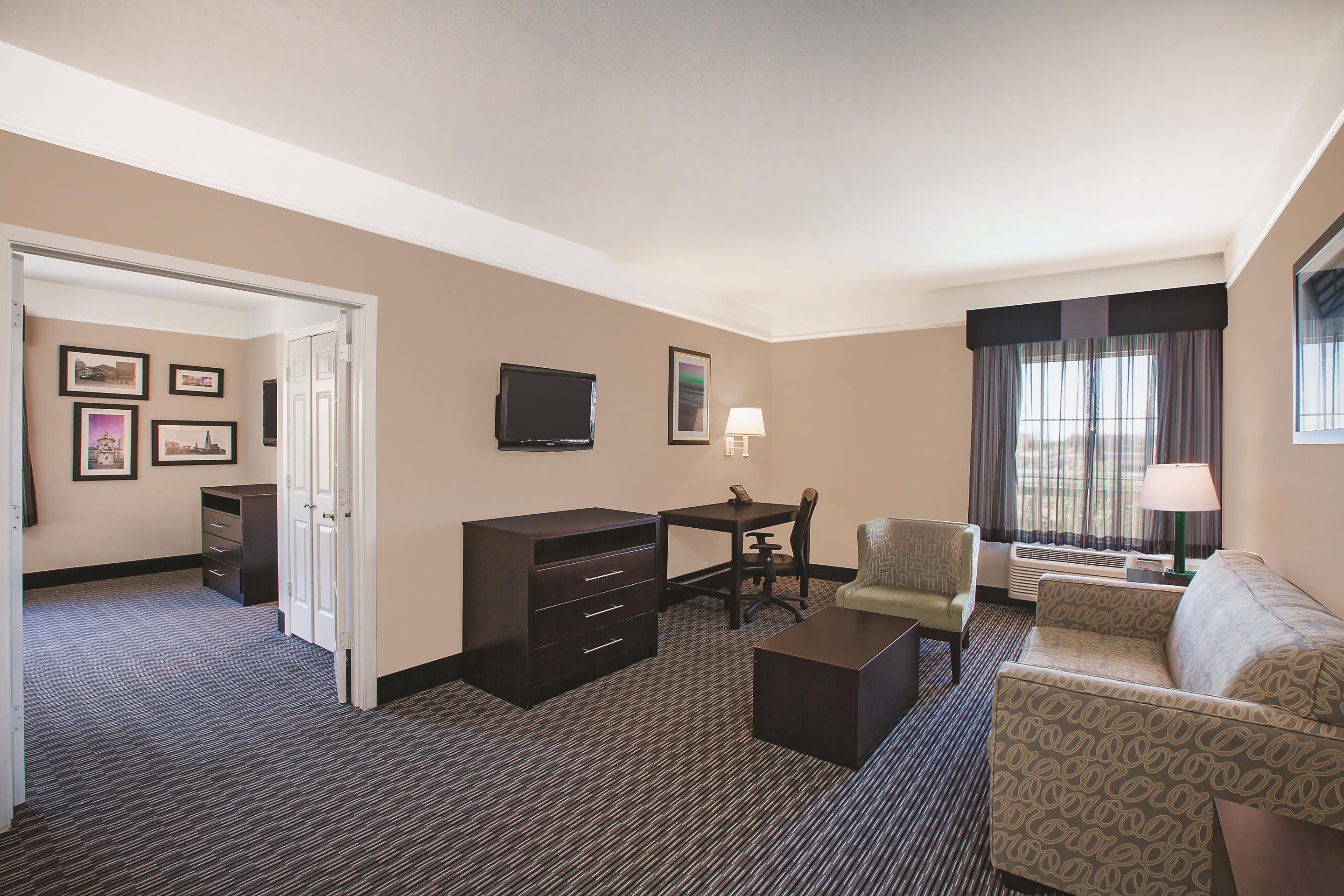 La Quinta Inn & Suites by Wyndham Beaumont West suite in Beaumont, Texas