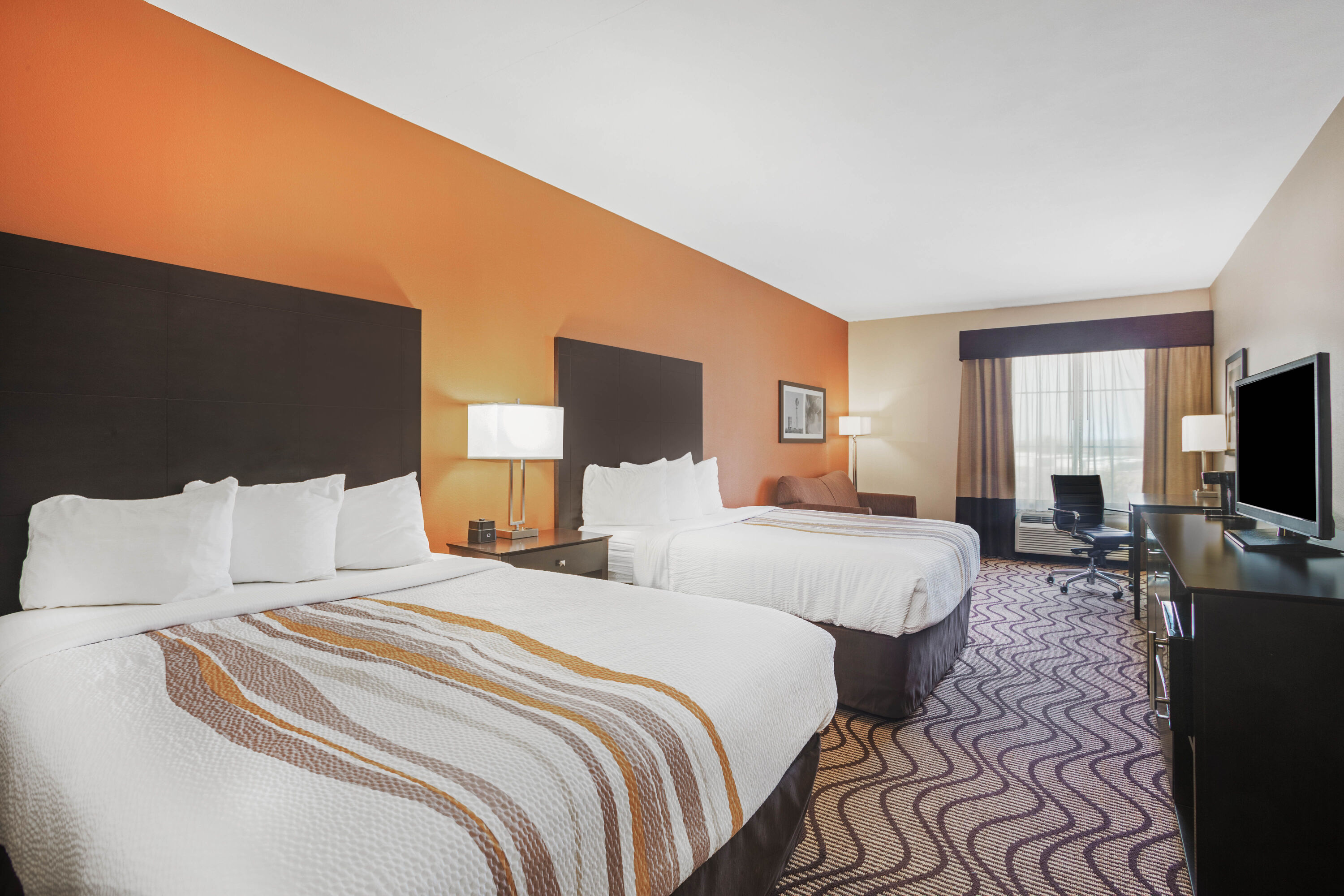 La Quinta Inn & Suites by Wyndham Beeville suite in Beeville, Texas