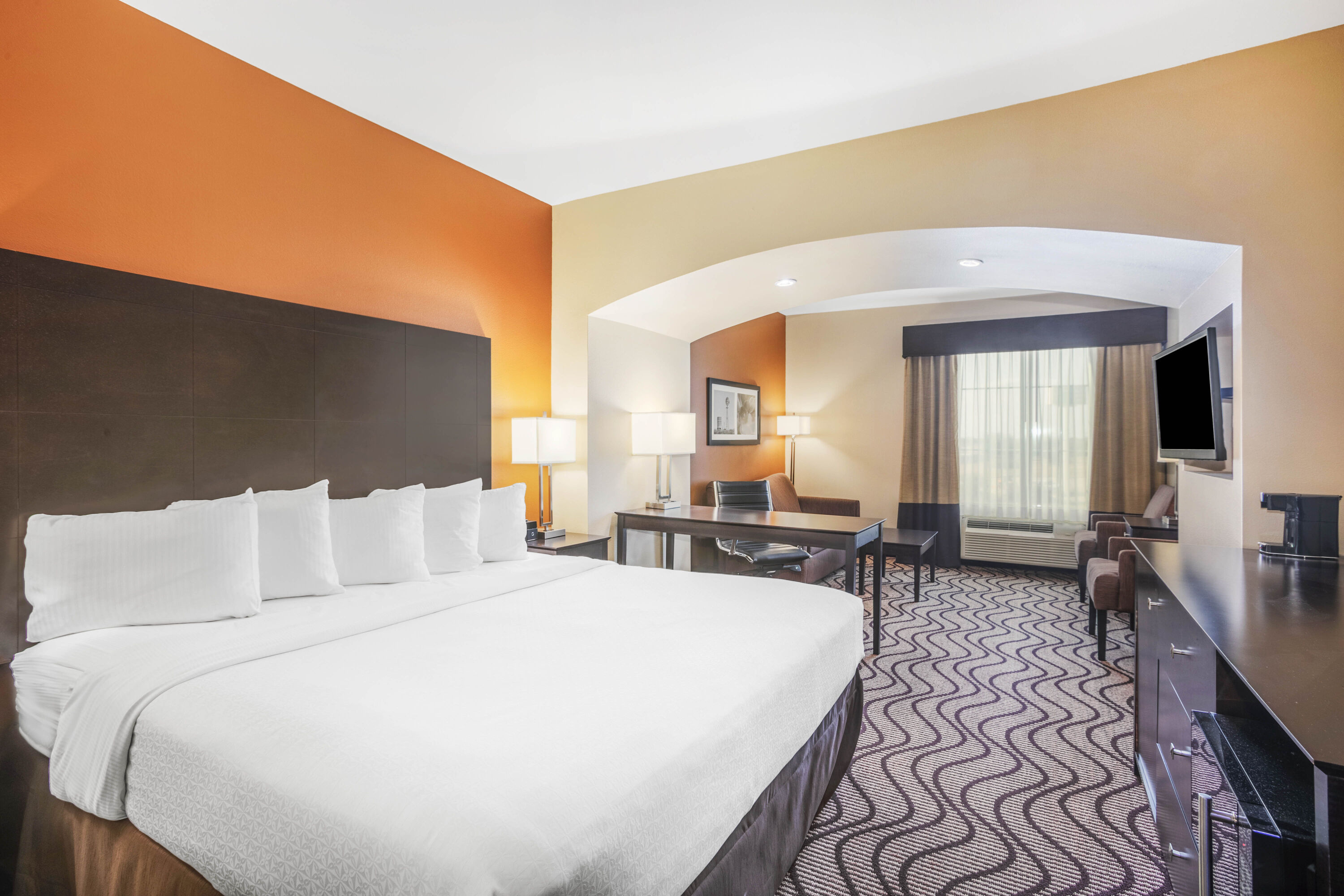 La Quinta Inn & Suites by Wyndham Beeville suite in Beeville, Texas