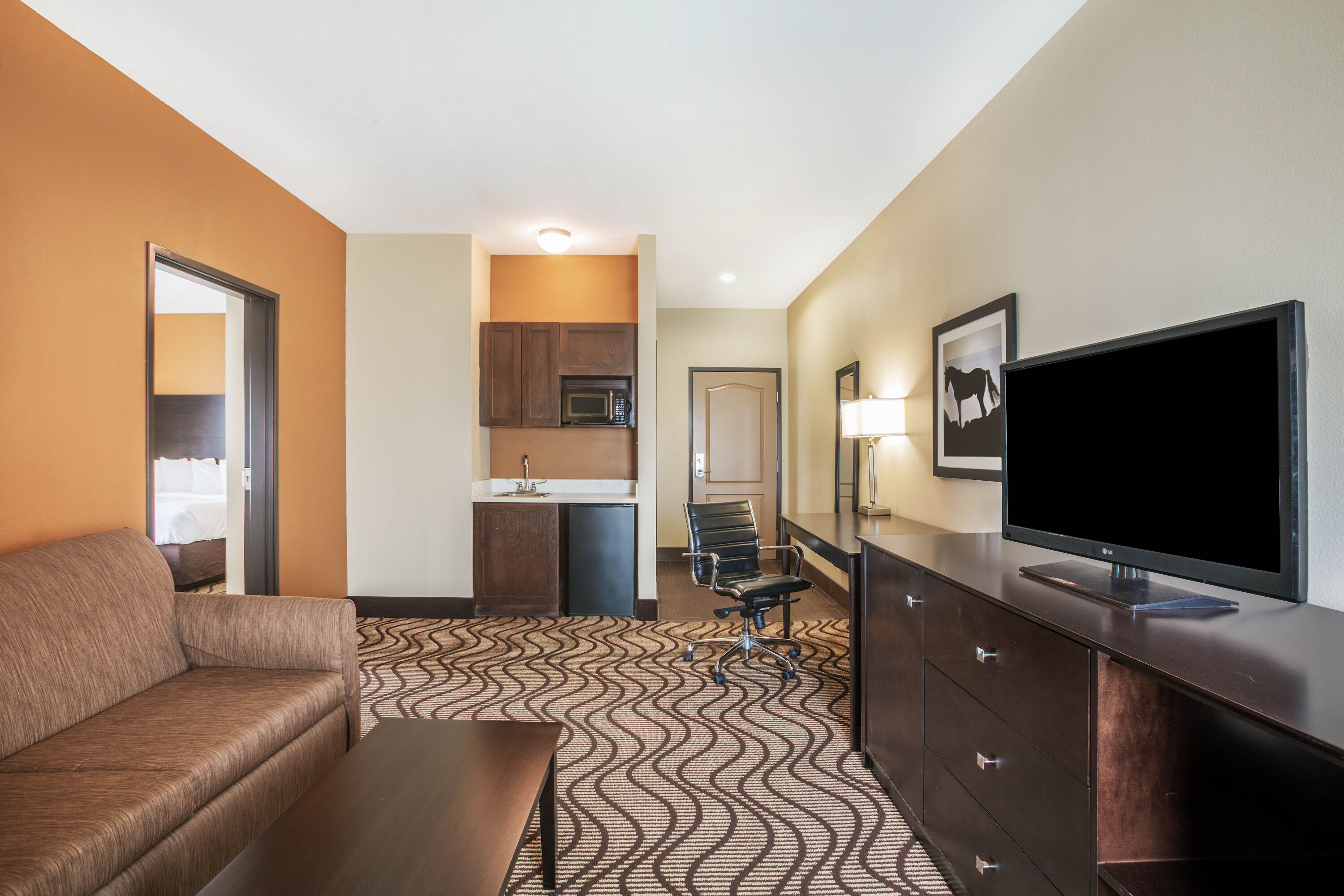 La Quinta Inn & Suites by Wyndham Beeville suite in Beeville, Texas