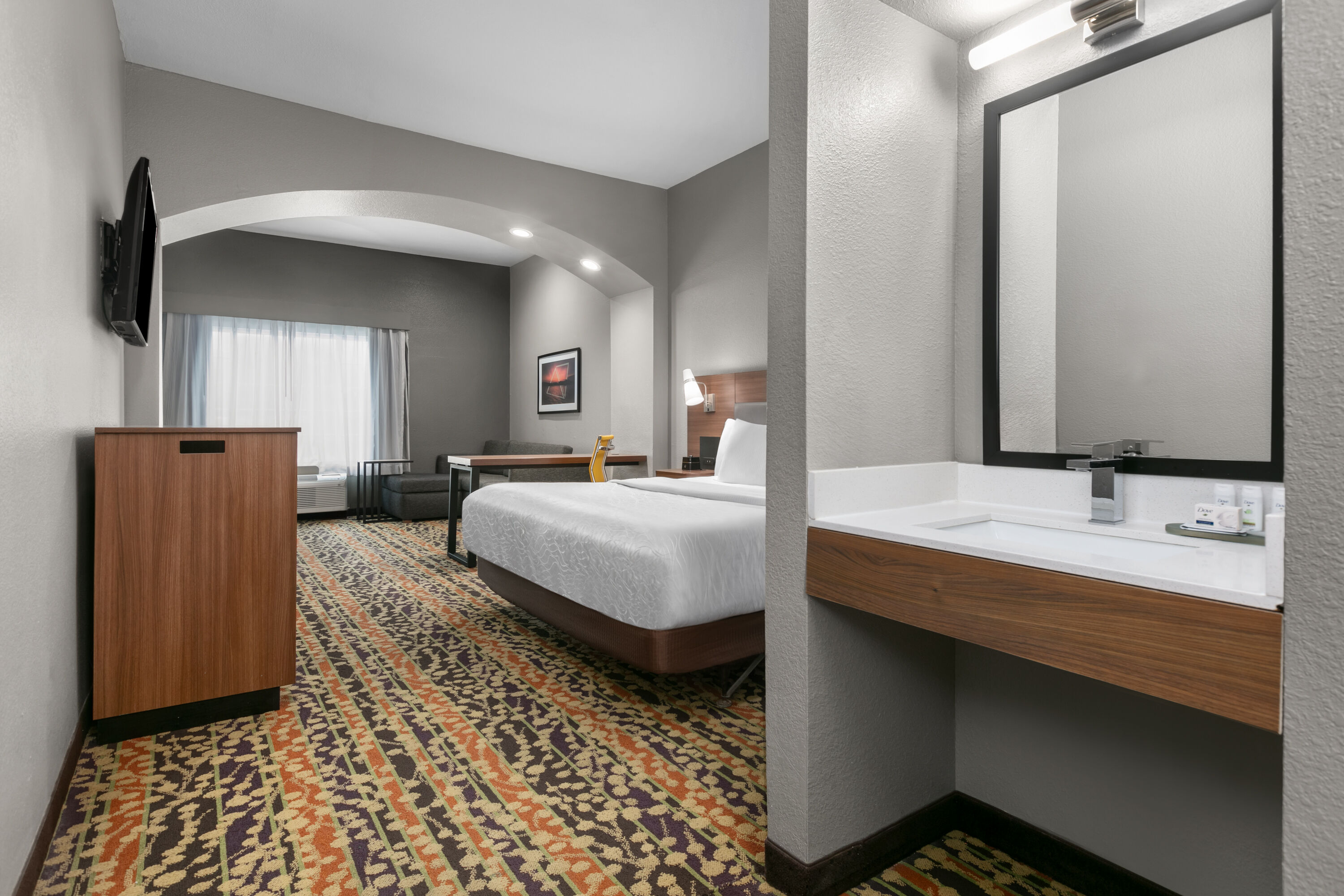 Guest room at the La Quinta Inn & Suites by Wyndham Belton - Temple South in Belton, Texas