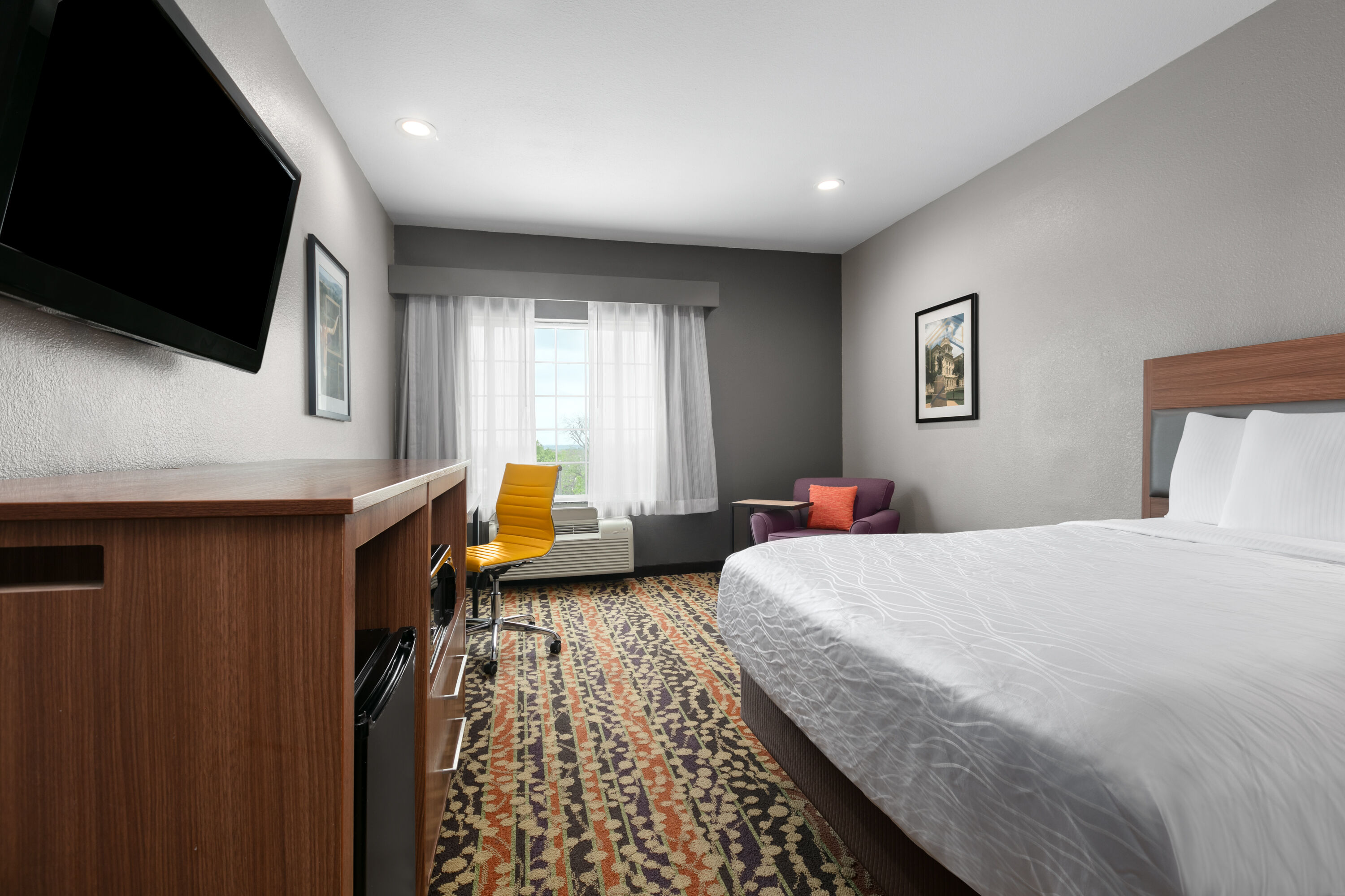 Guest room at the La Quinta Inn & Suites by Wyndham Belton - Temple South in Belton, Texas
