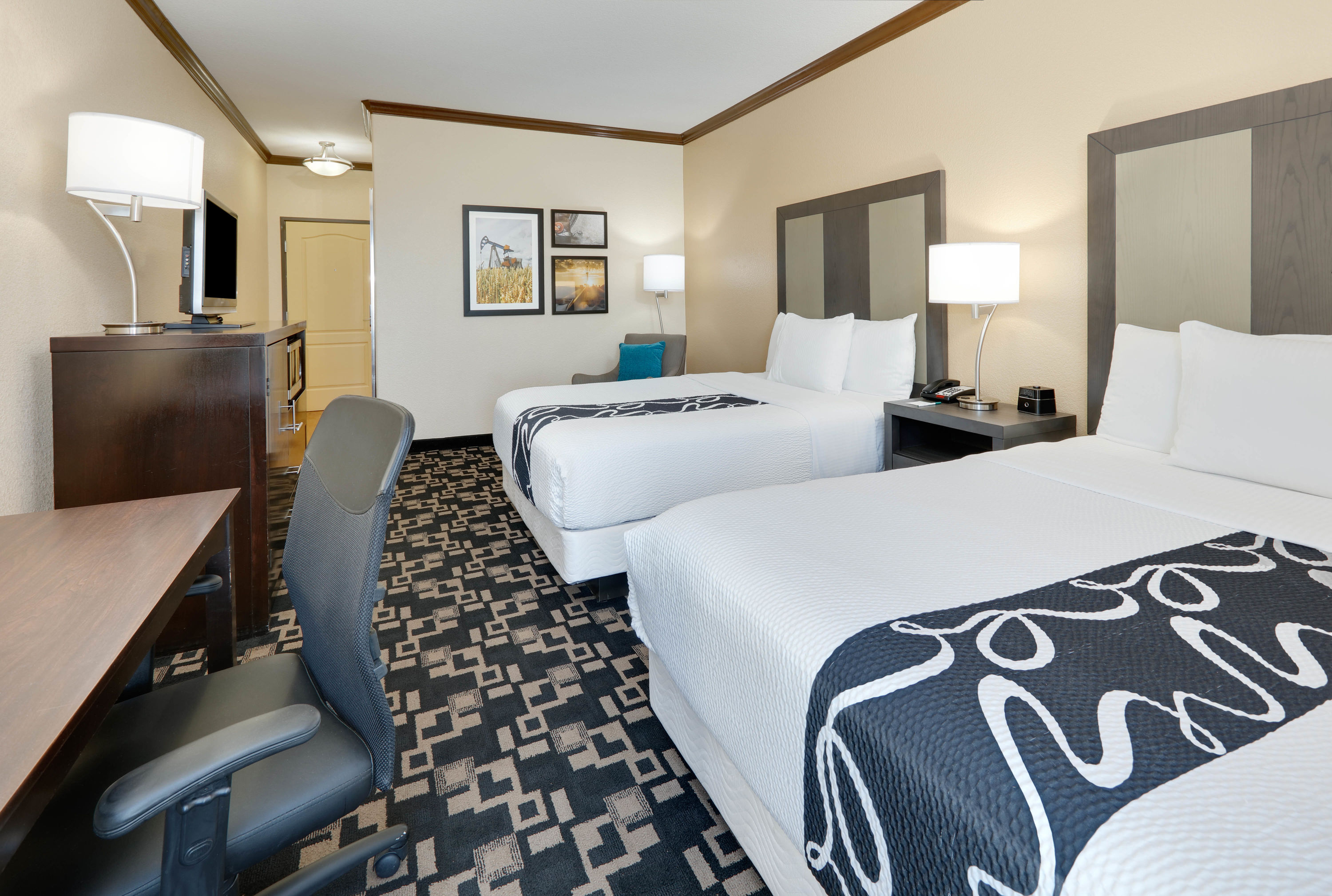 Guest room at the La Quinta Inn & Suites by Wyndham Big Spring in Big Spring, Texas