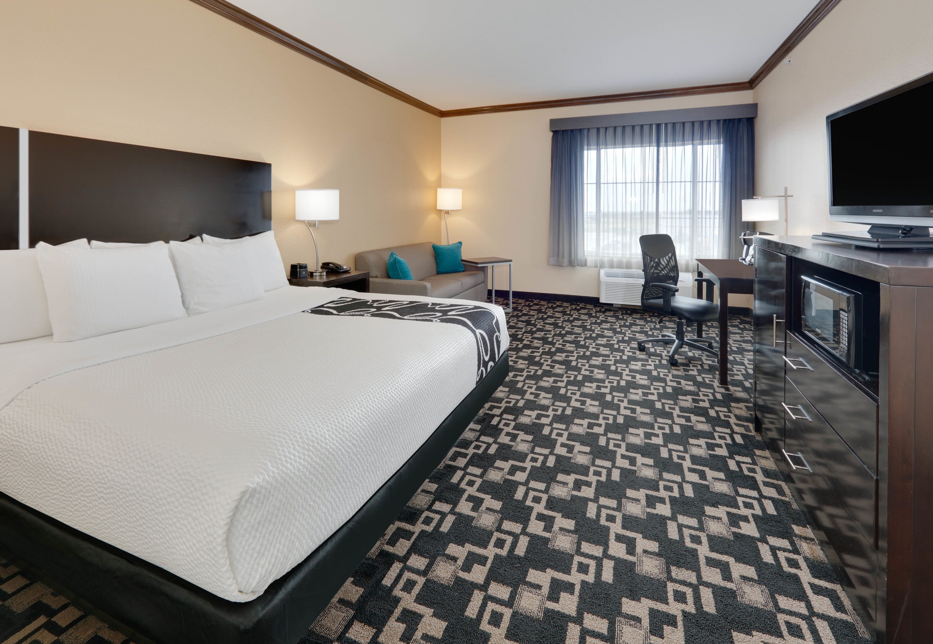 Guest room at the La Quinta Inn & Suites by Wyndham Big Spring in Big Spring, Texas