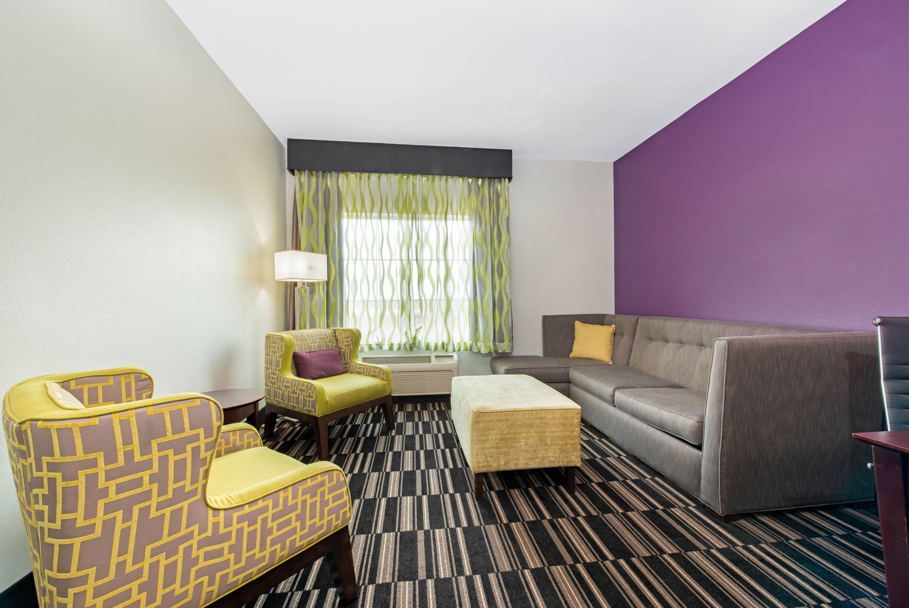 La Quinta Inn & Suites by Wyndham Bridge City suite in Bridge City, Texas