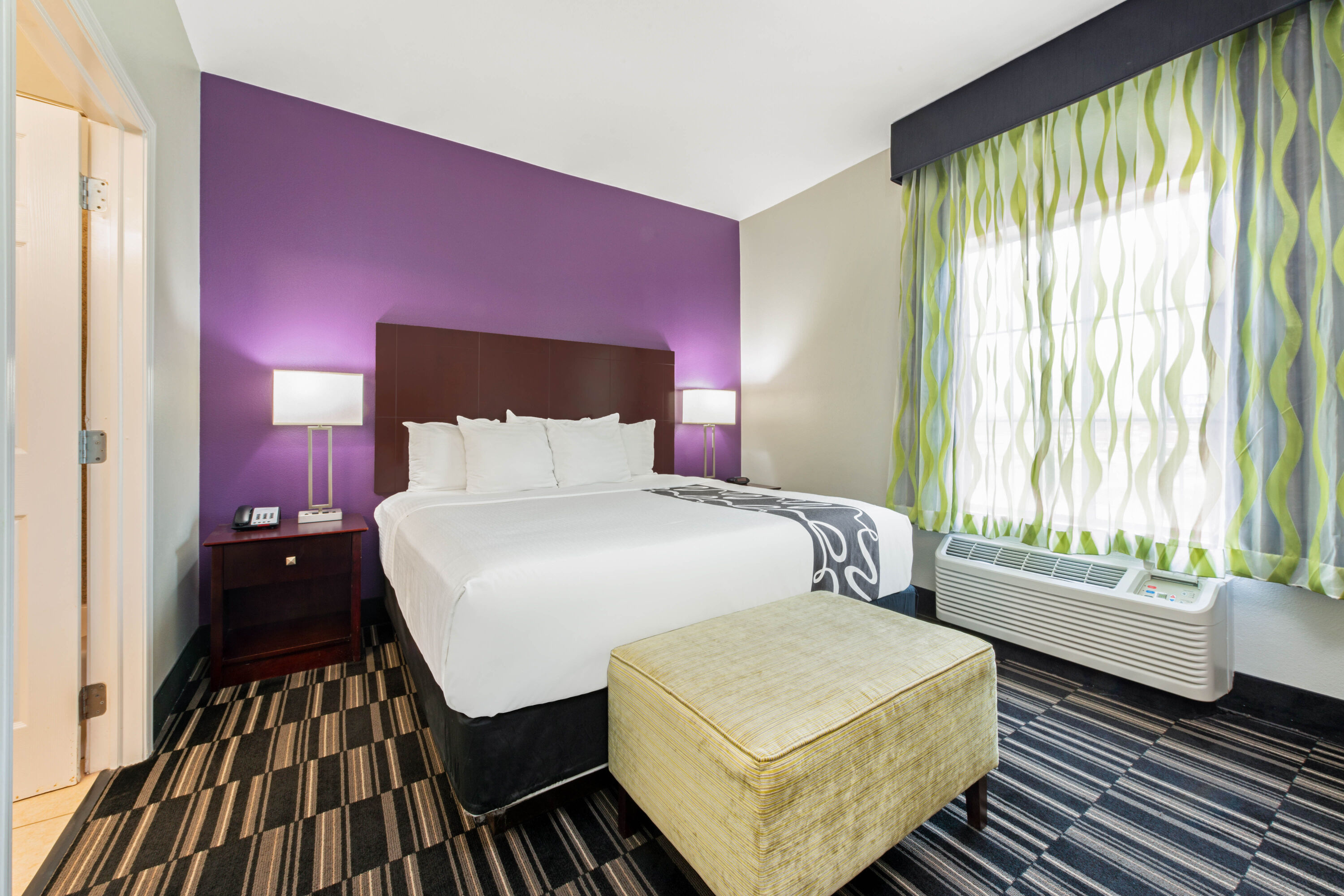 La Quinta Inn & Suites by Wyndham Bridge City suite in Bridge City, Texas