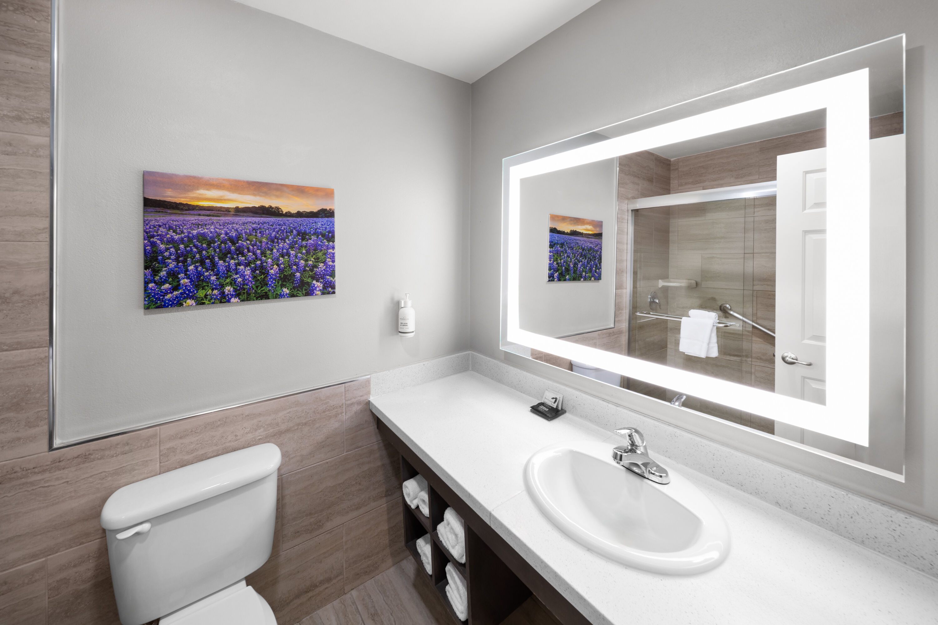 Guest room bath at the La Quinta Inn & Suites by Wyndham Brownsville North in Brownsville, Texas