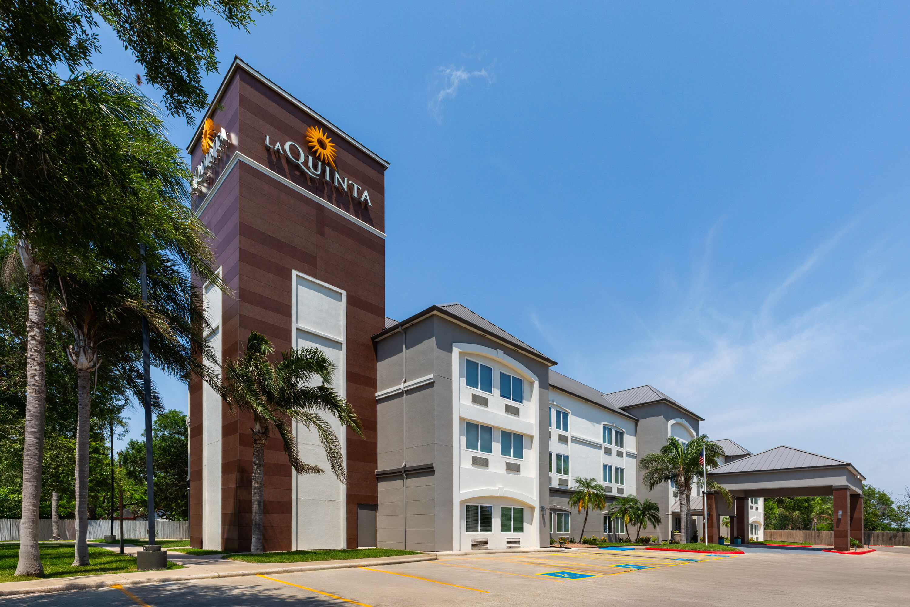 Exterior Day Image of La Quinta Inn & Suites by Wyndham Brownsville North hotel in Brownsville, Texas