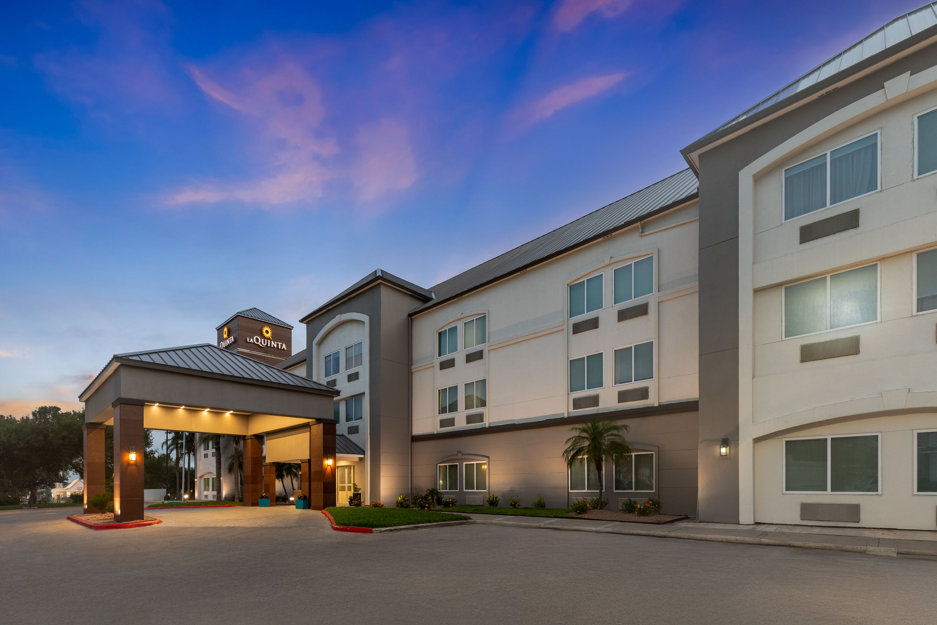 Exterior Night Image of La Quinta Inn & Suites by Wyndham Brownsville North hotel in Brownsville, Texas