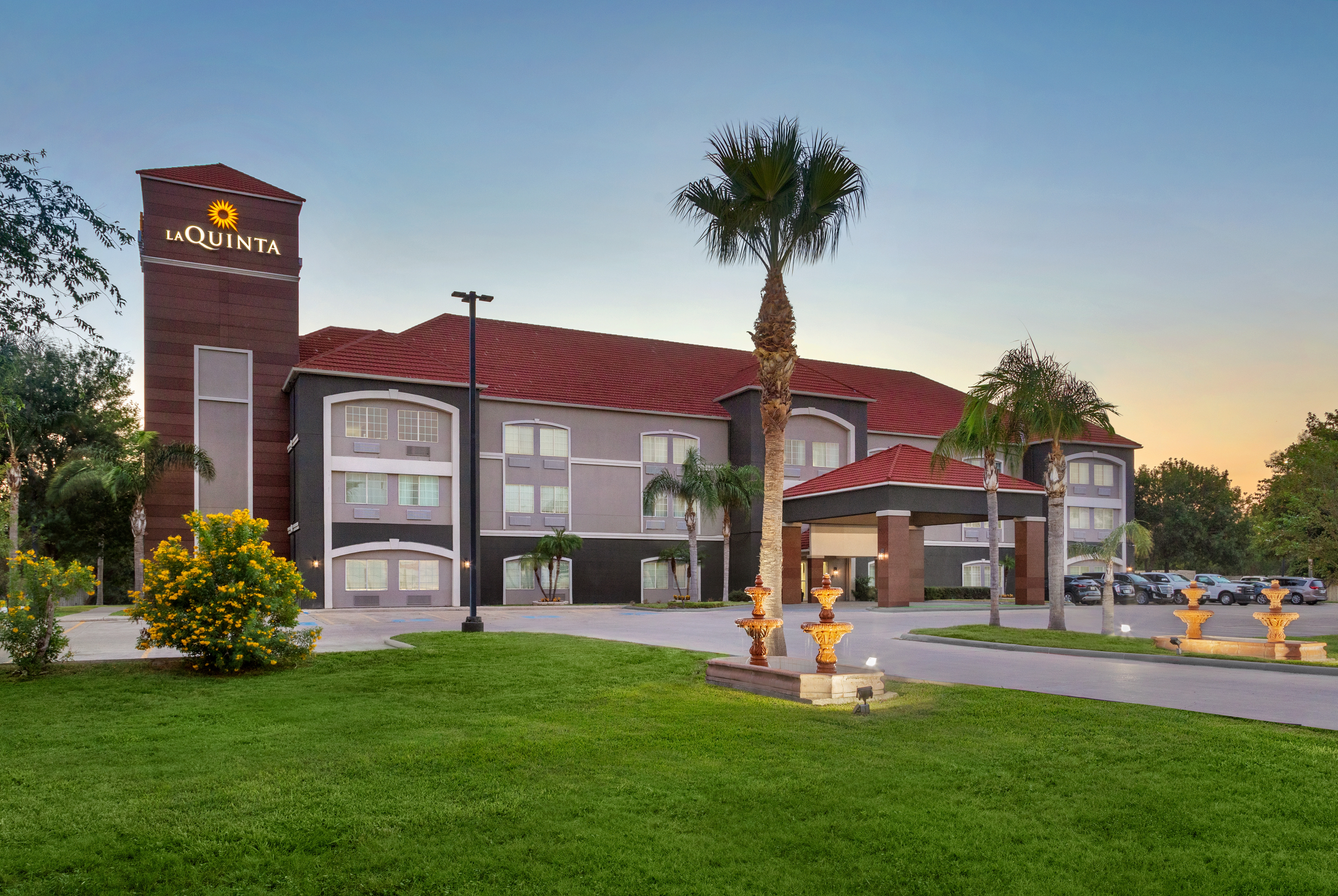 Front Exterior Image of La Quinta Inn & Suites by Wyndham Brownsville North hotel in Brownsville, Texas