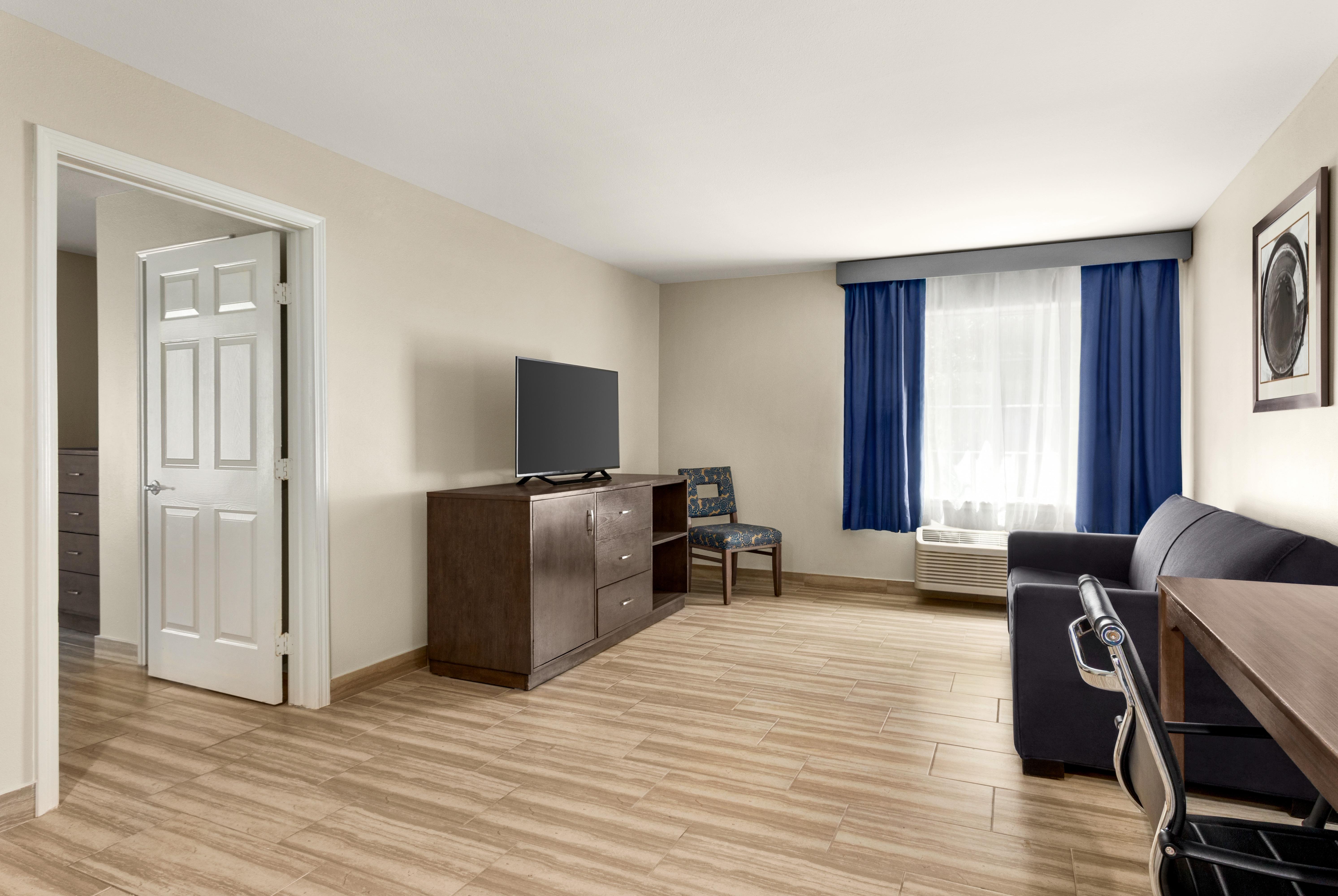 La Quinta Inn & Suites by Wyndham Brownsville North suite in Brownsville, Texas