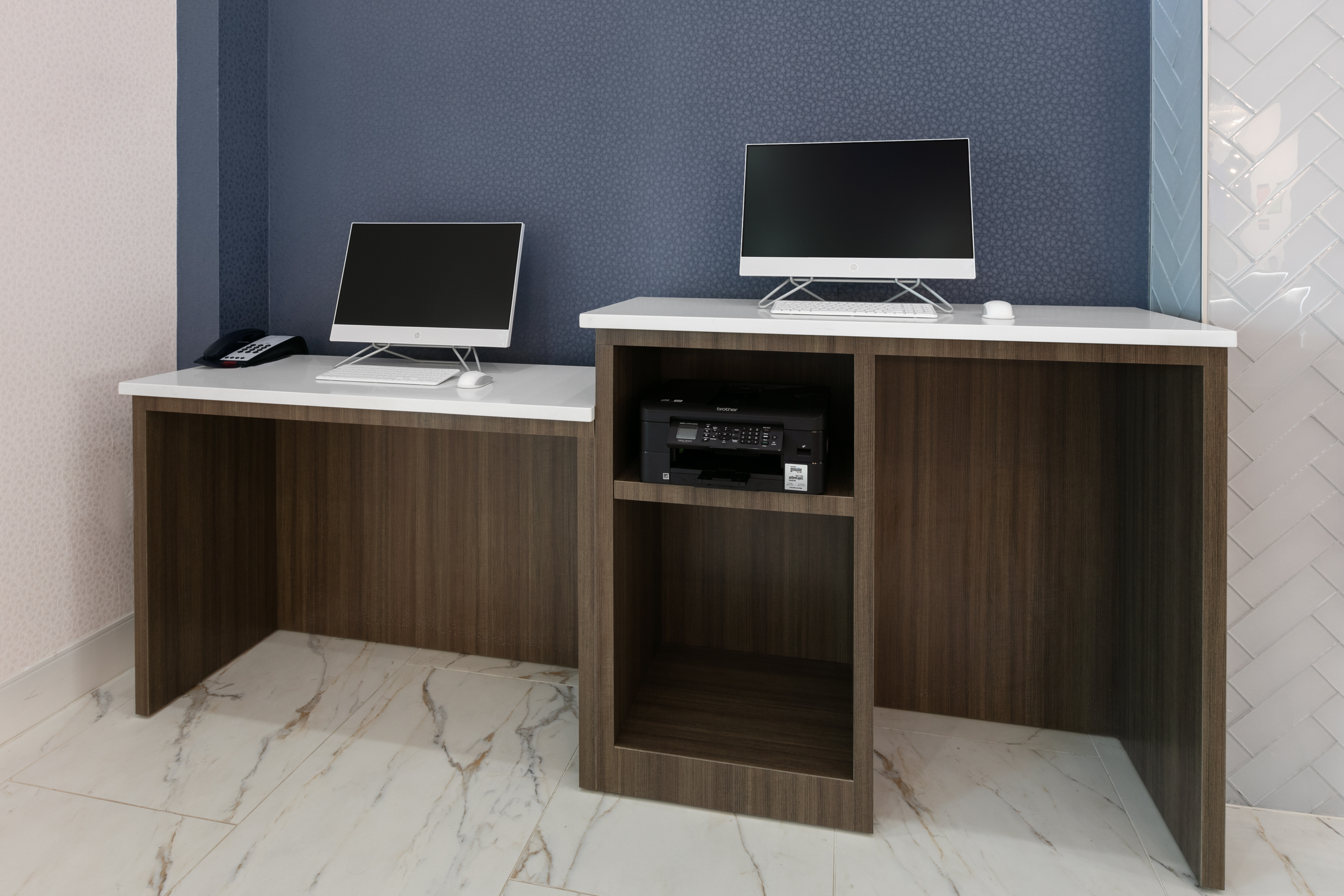 La Quinta Inn & Suites by Wyndham Ft. Worth - Burleson business center in Burleson, Texas