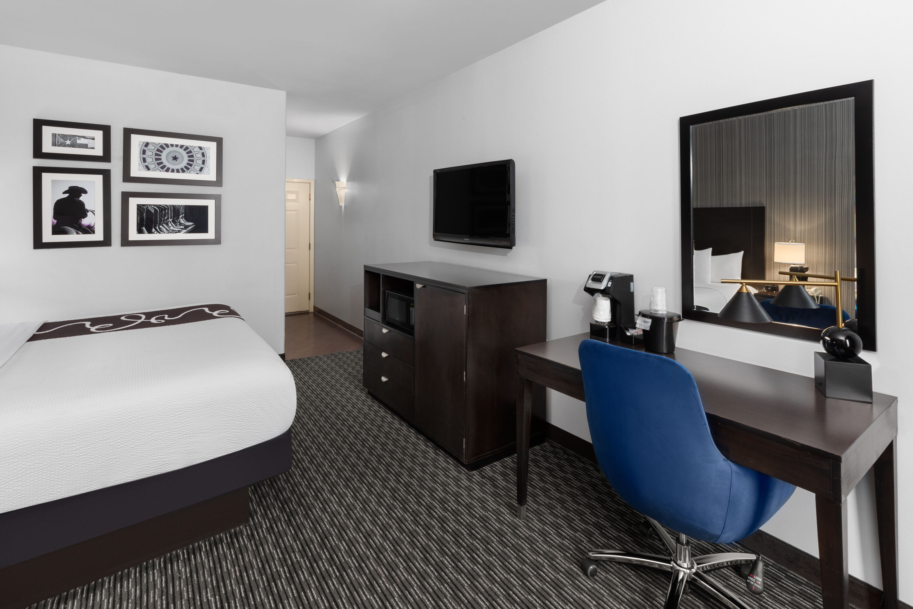 Guest room at the La Quinta Inn & Suites by Wyndham Austin - Cedar Park in Cedar Park, Texas