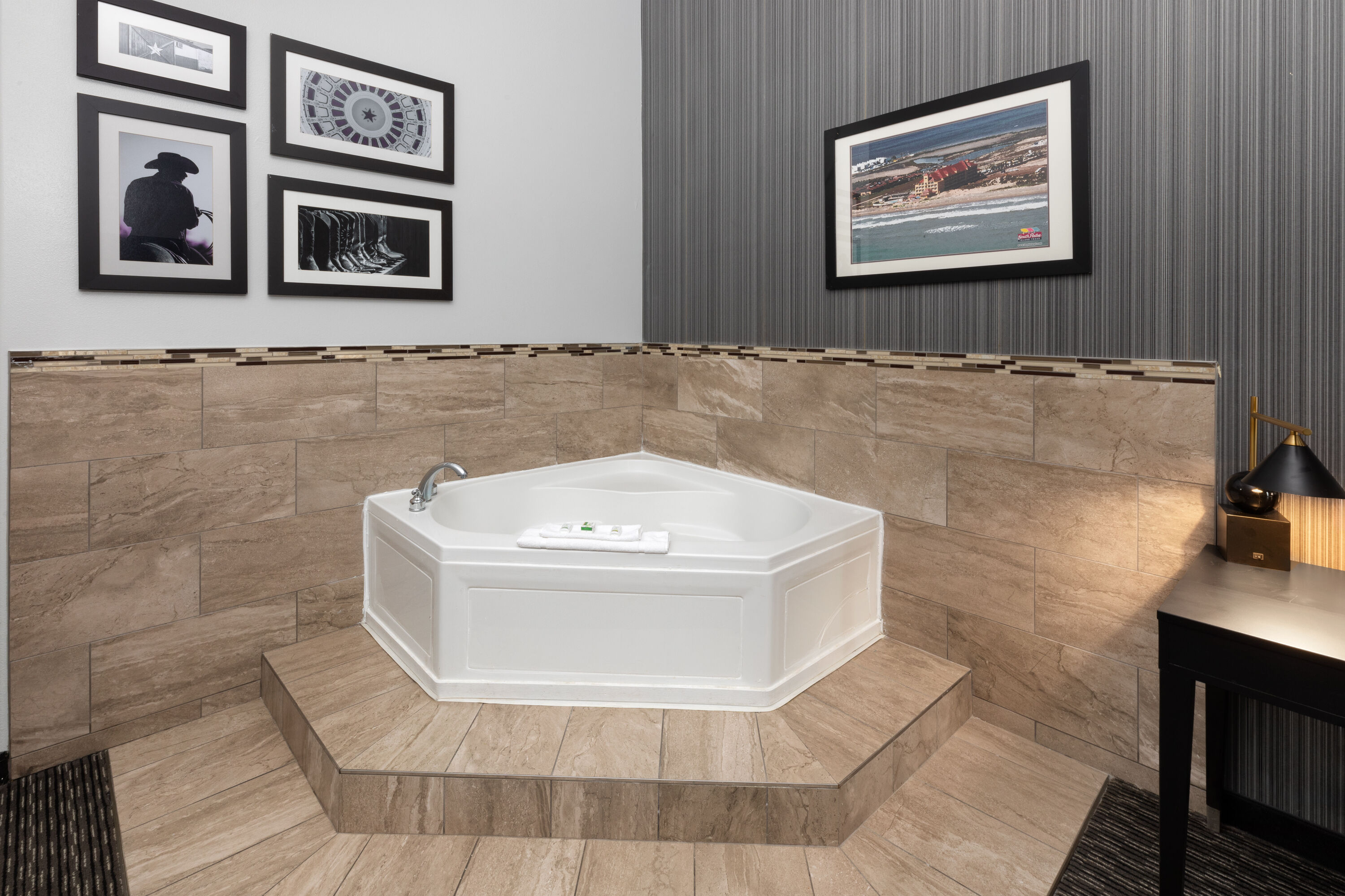 La Quinta Inn & Suites by Wyndham Austin - Cedar Park hot tub suite in Cedar Park, Texas