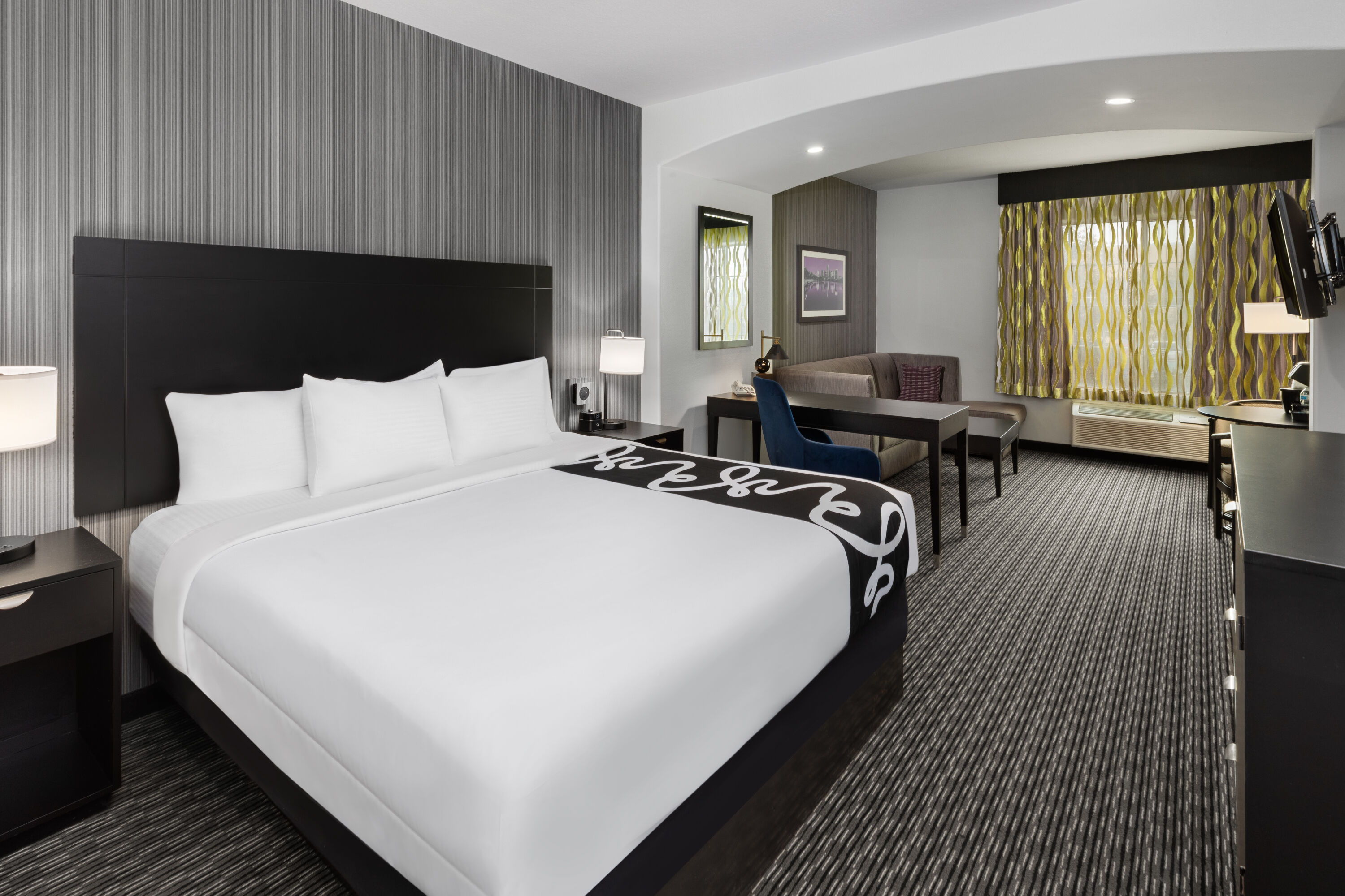 La Quinta Inn & Suites by Wyndham Austin - Cedar Park suite in Cedar Park, Texas
