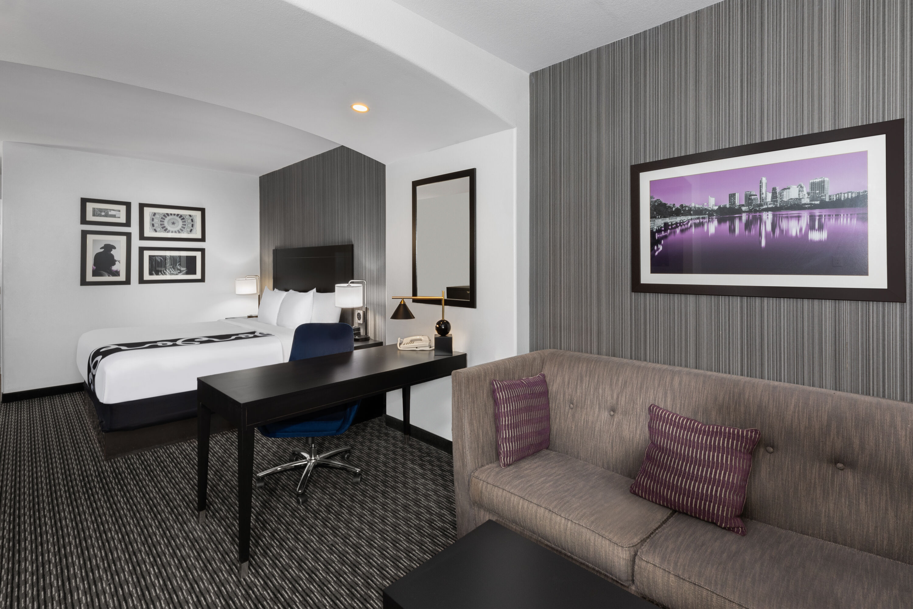 La Quinta Inn & Suites by Wyndham Austin - Cedar Park suite in Cedar Park, Texas