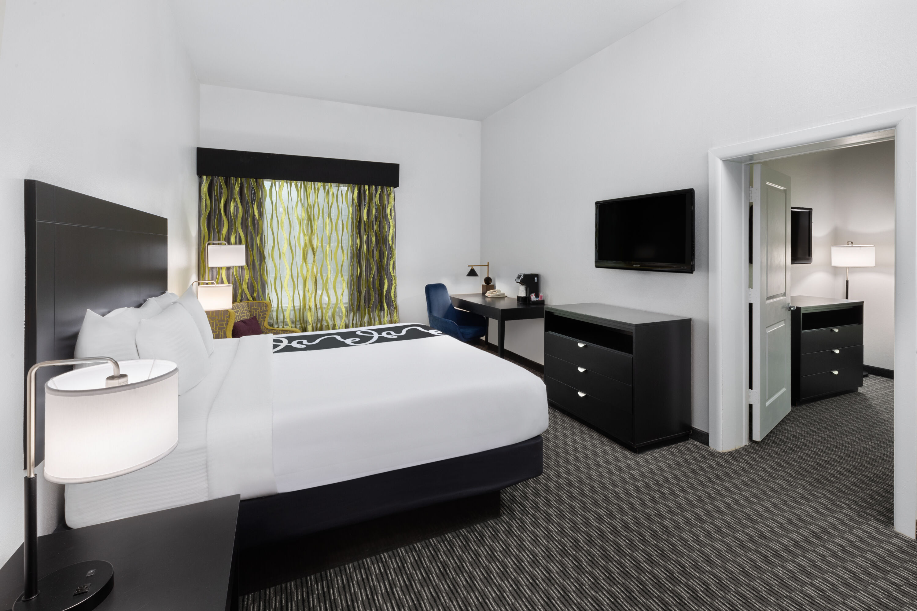 La Quinta Inn & Suites by Wyndham Austin - Cedar Park suite in Cedar Park, Texas