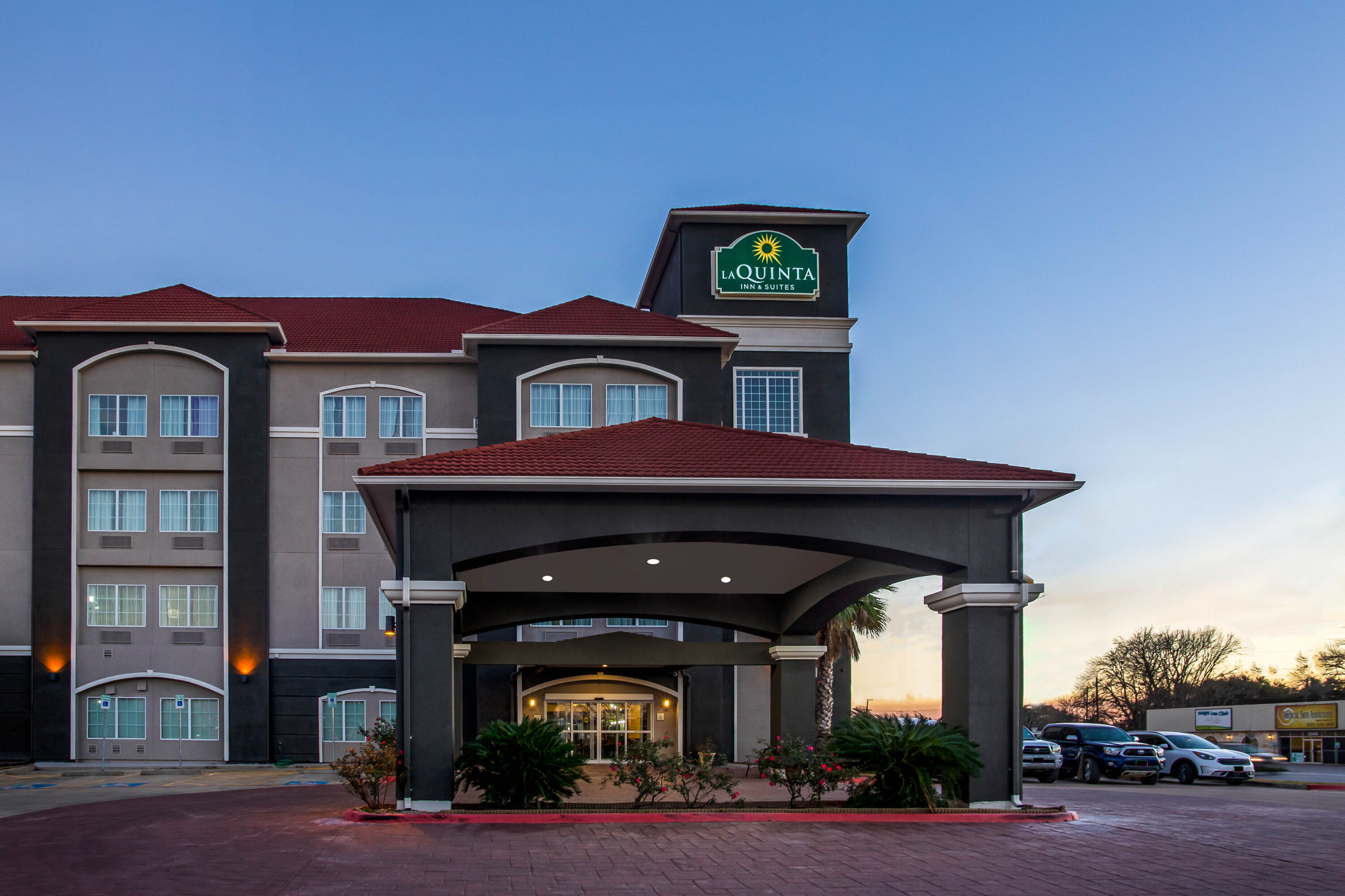 Exterior Dusk Image of La Quinta Inn & Suites by Wyndham Columbus TX hotel in Columbus, Texas