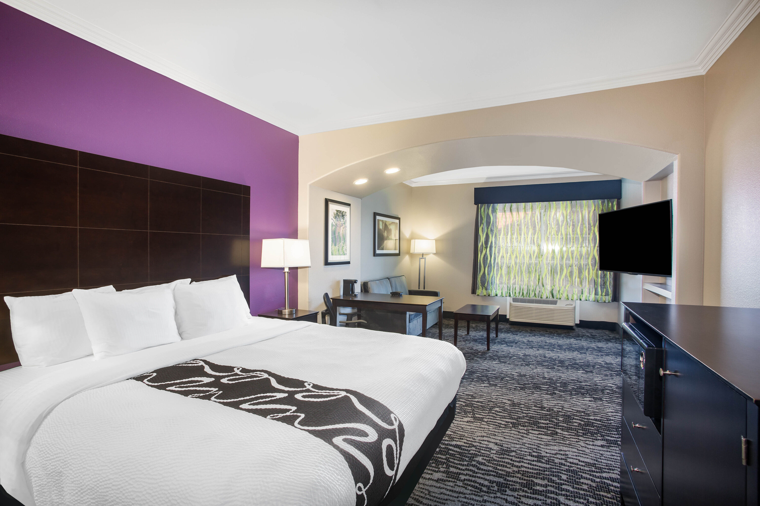 La Quinta Inn & Suites by Wyndham Columbus TX suite in Columbus, Texas