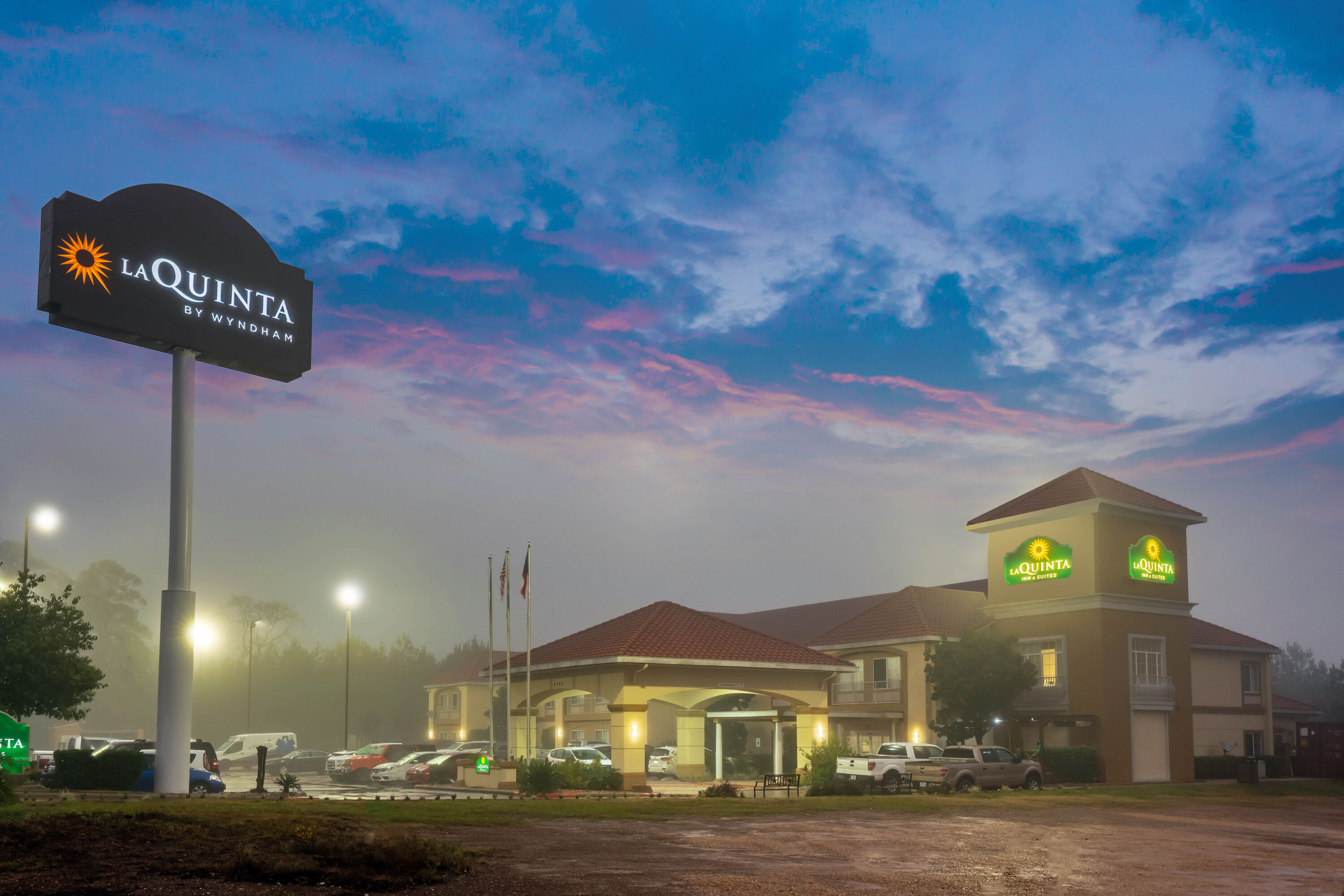 Exterior Dusk Image of La Quinta Inn & Suites by Wyndham Conroe hotel in Conroe, Texas