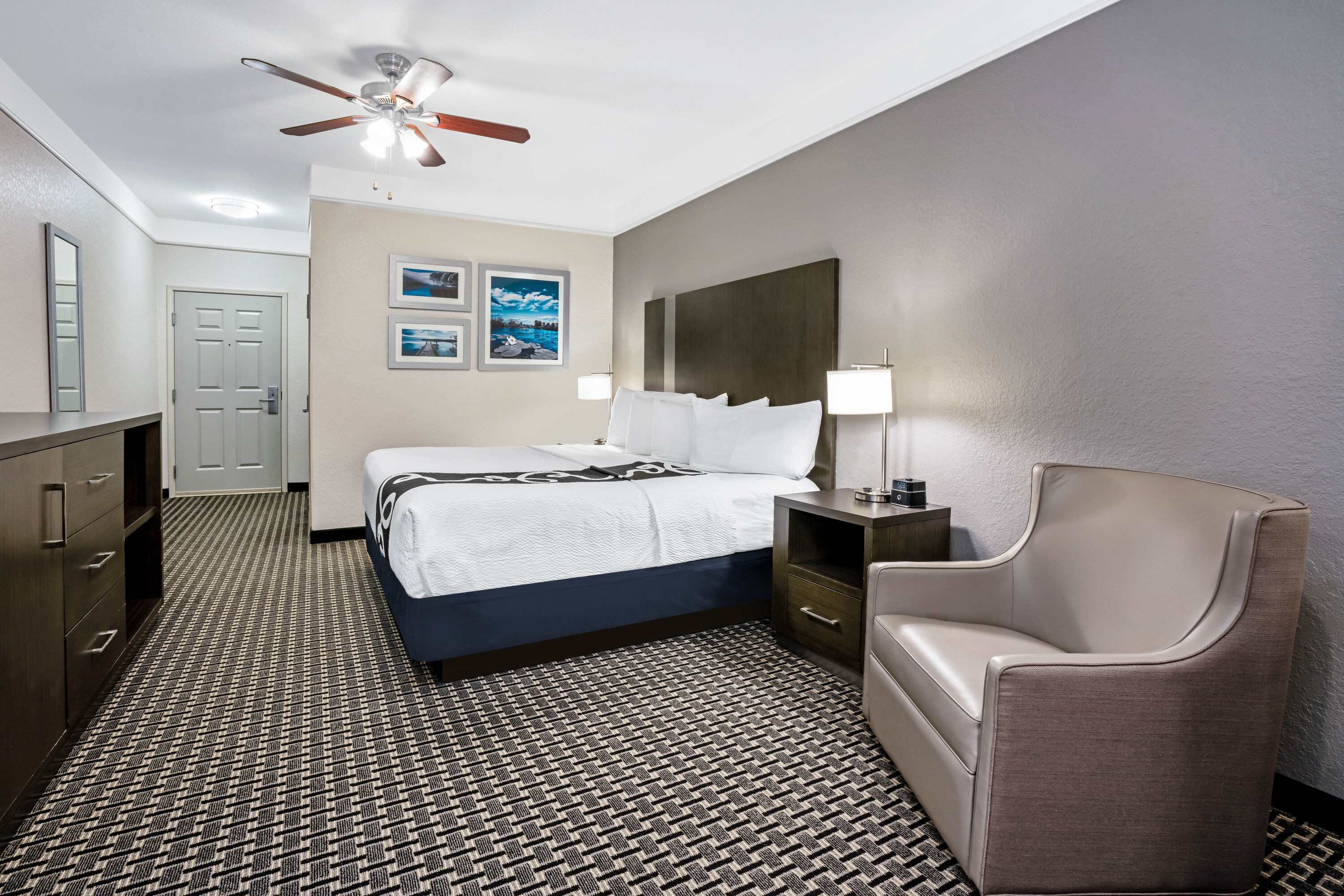Guest room at the La Quinta Inn & Suites by Wyndham Conroe in Conroe, Texas