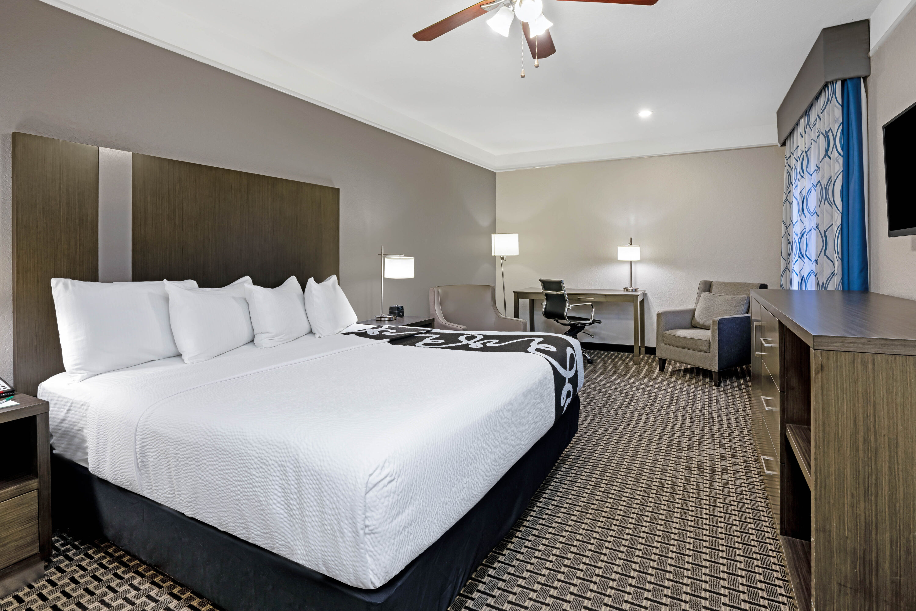 Guest room at the La Quinta Inn & Suites by Wyndham Conroe in Conroe, Texas
