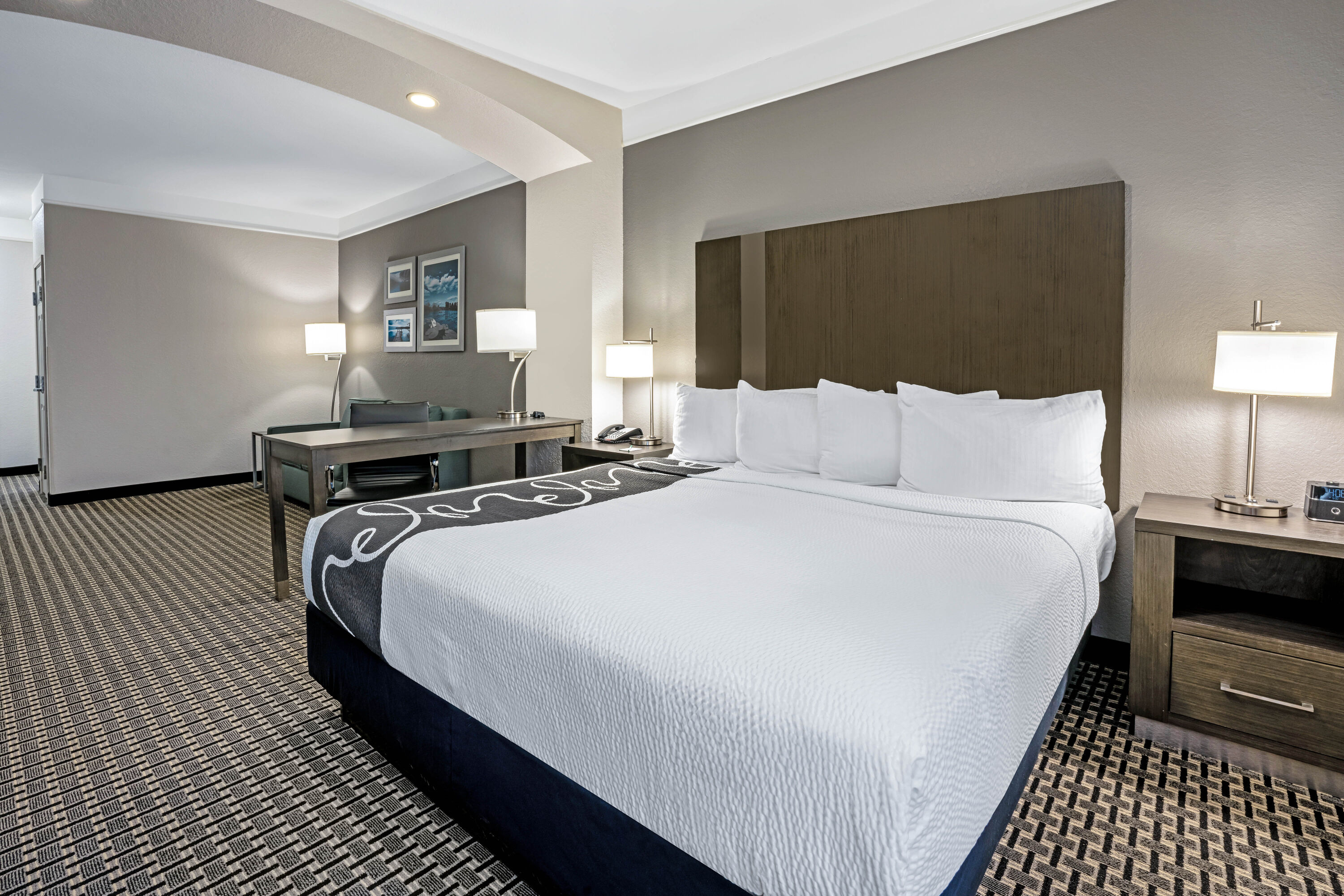 La Quinta Inn & Suites by Wyndham Conroe suite in Conroe, Texas