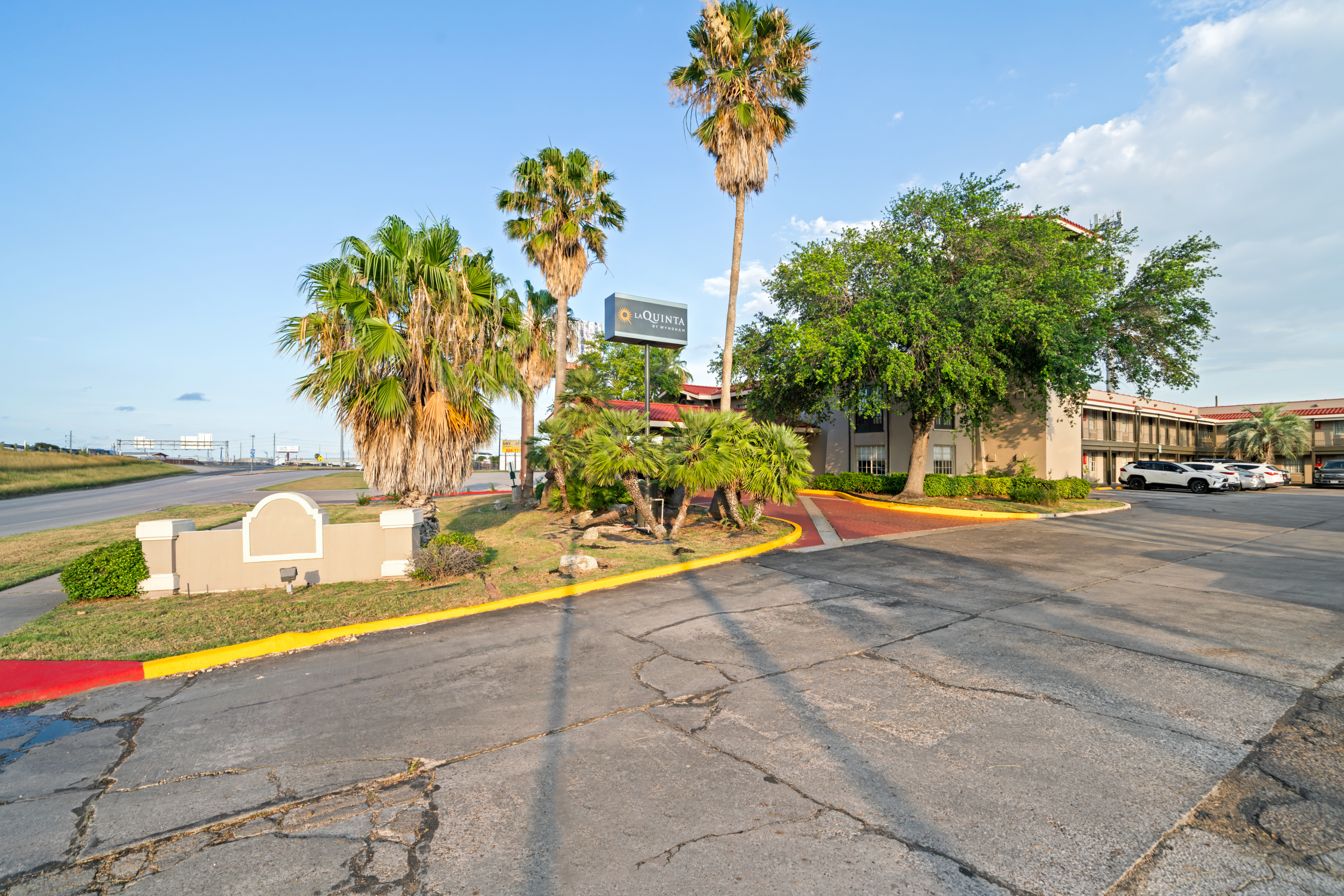 Exterior of La Quinta Inn by Wyndham Corpus Christi North hotel in Corpus Christi, Texas