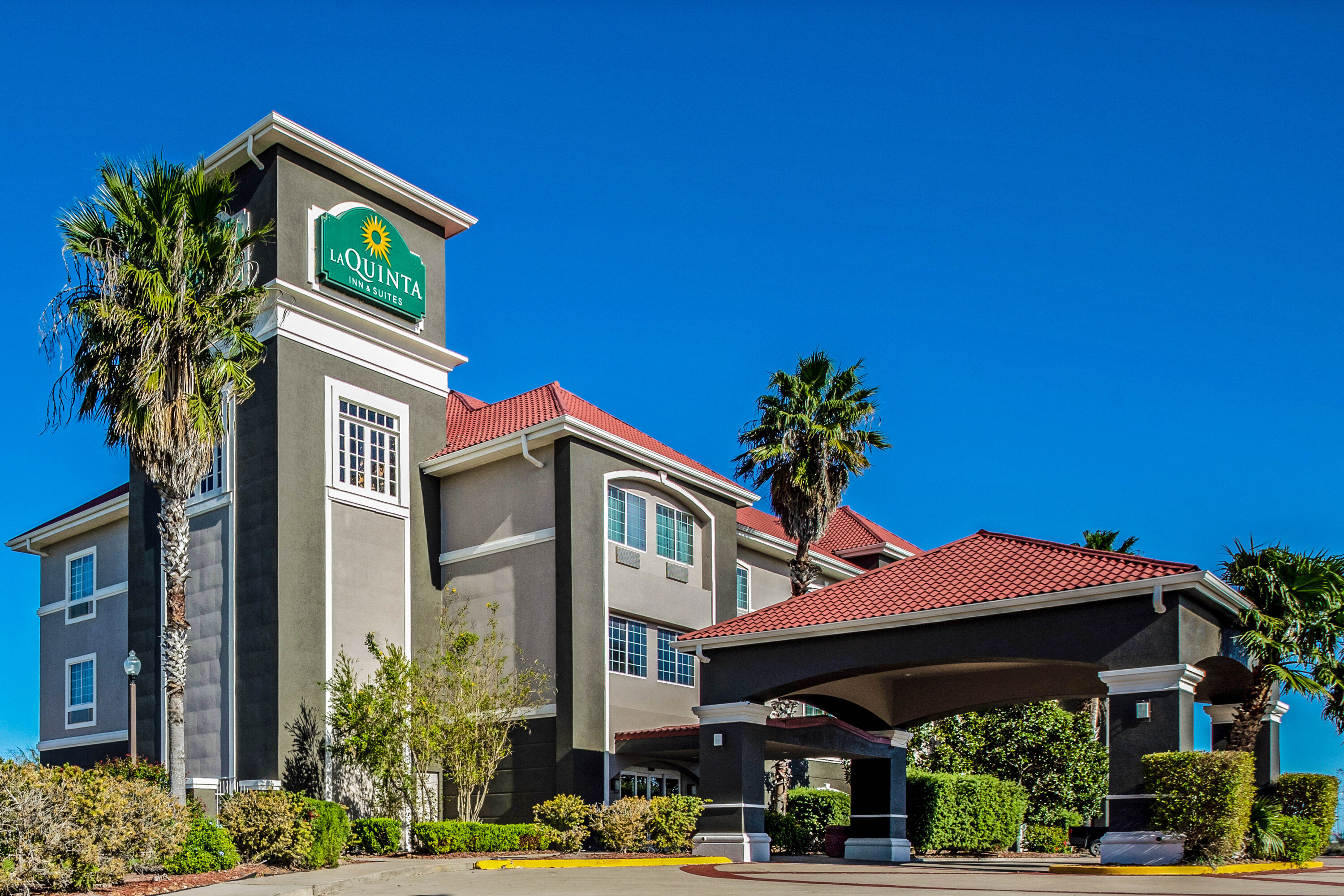 Exterior Day Image of La Quinta Inn & Suites by Wyndham Corpus Christi Northwest hotel in Corpus Christi, Texas