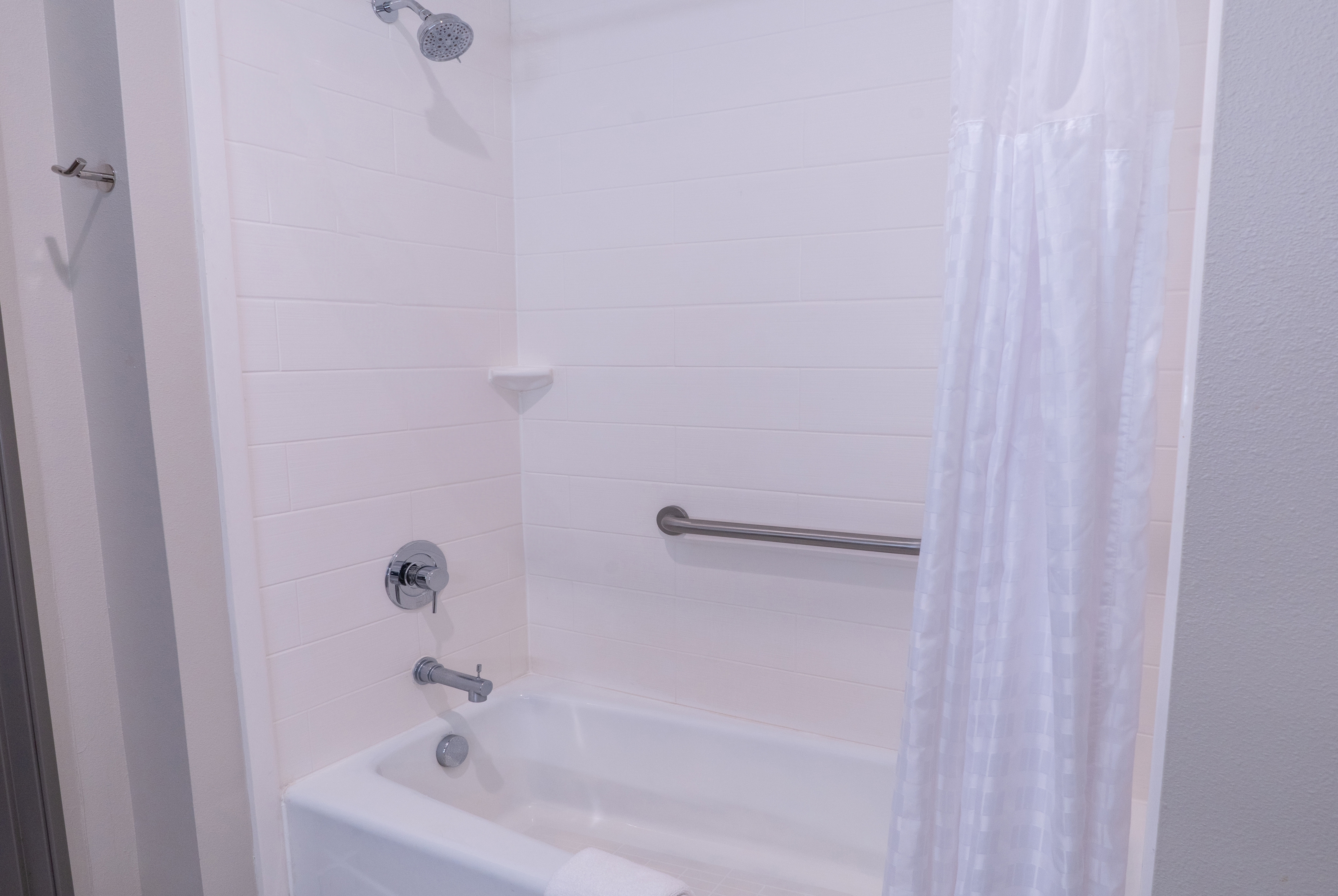 Guest room bath at the La Quinta Inn & Suites by Wyndham Corpus Christi Southeast in Corpus Christi, Texas