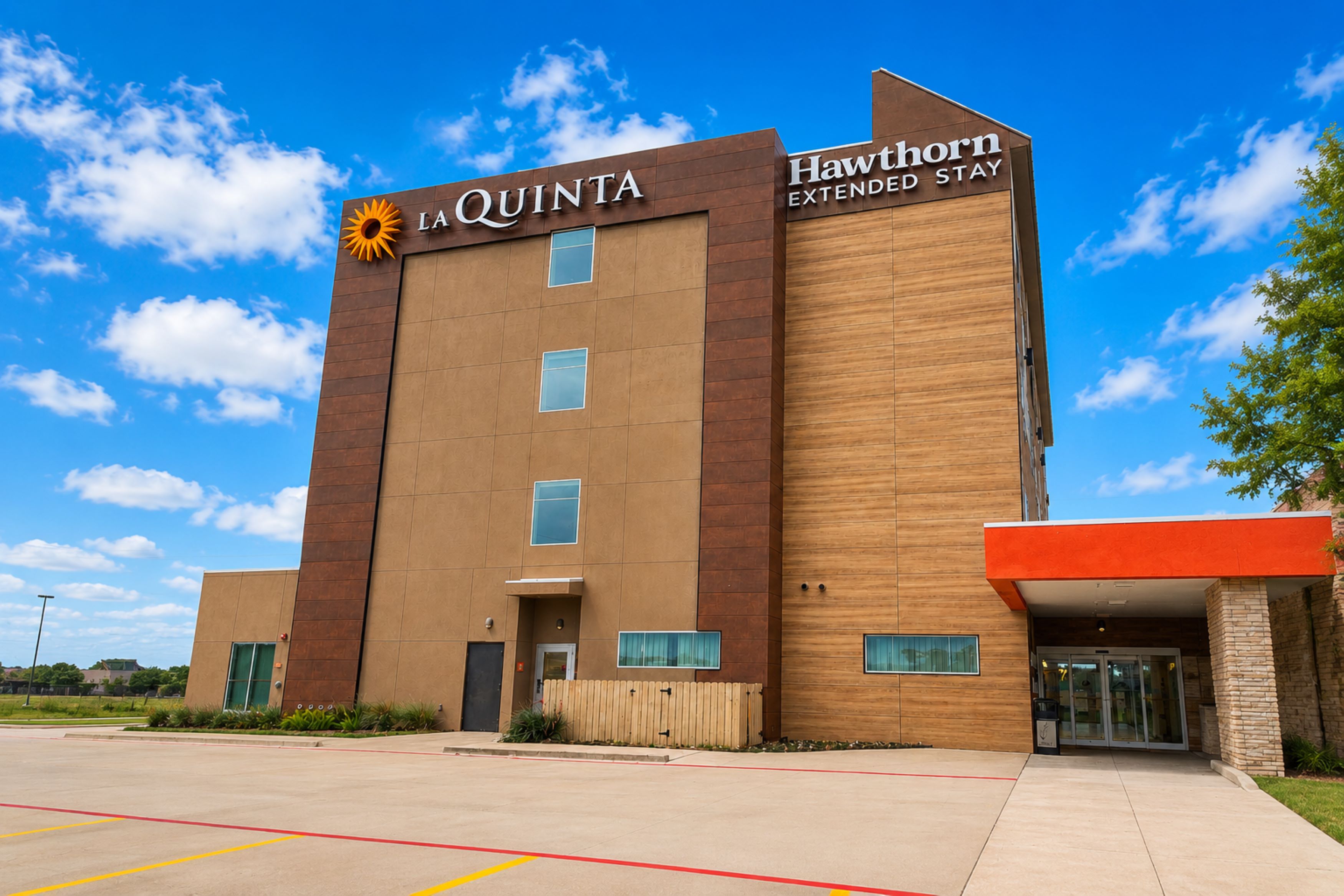 Exterior of La Quinta Inn and Suites by Wyndham Corpus Christi I-37 NW hotel in Corpus Christi, Texas
