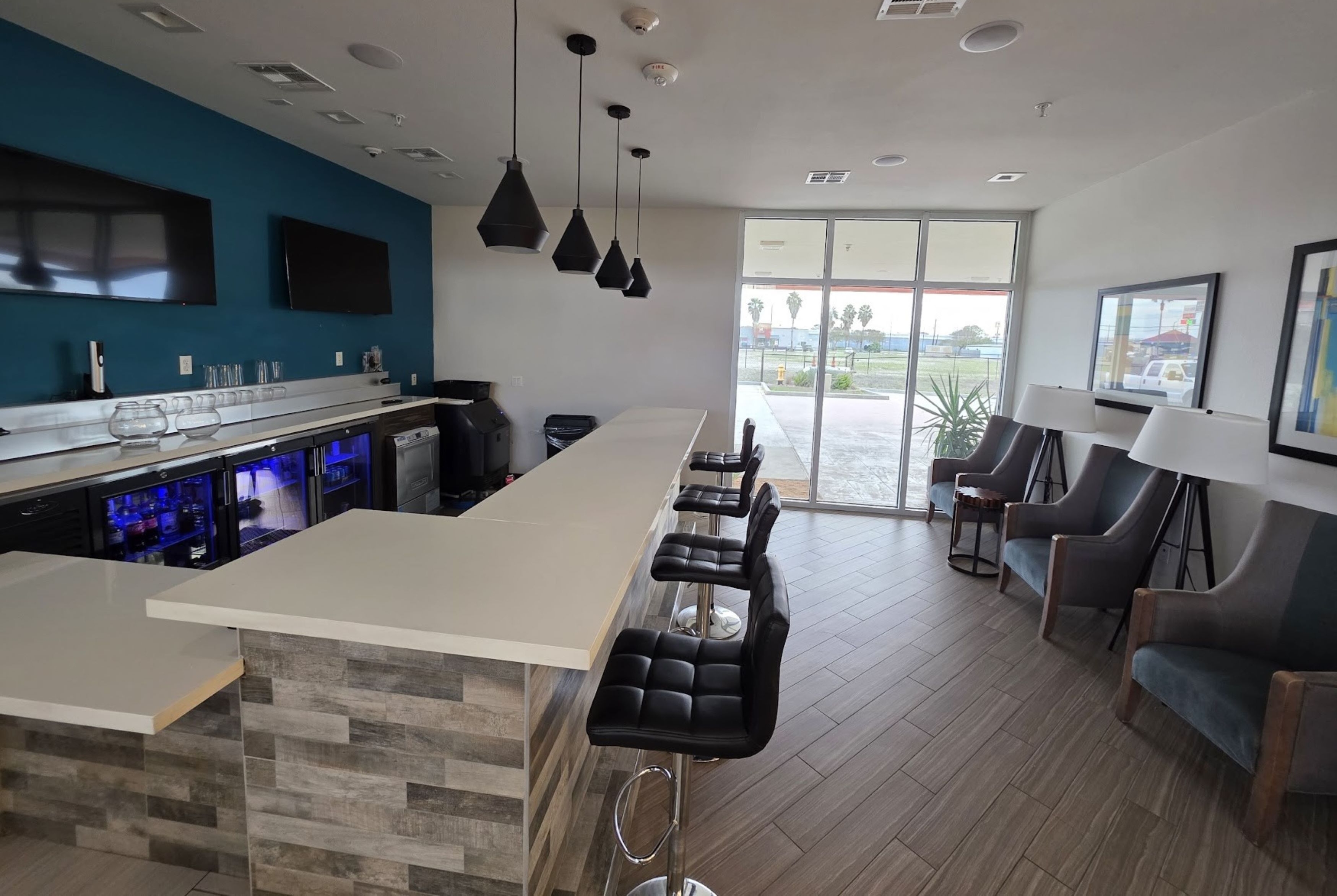 Bar at La Quinta Inn and Suites by Wyndham Corpus Christi I-37 NW in Corpus Christi, Texas