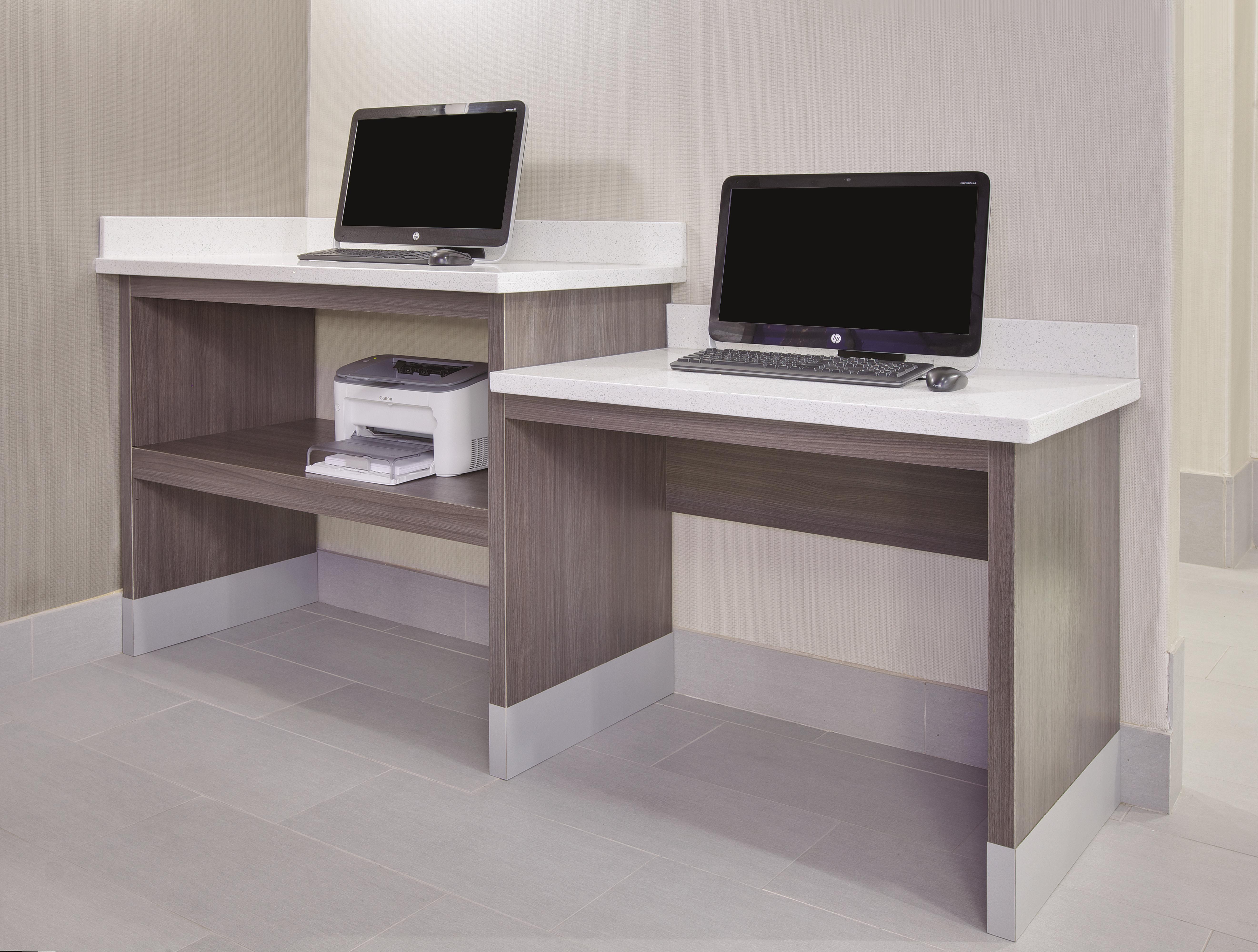 La Quinta Inn & Suites by Wyndham Corsicana business center in Corsicana, Texas