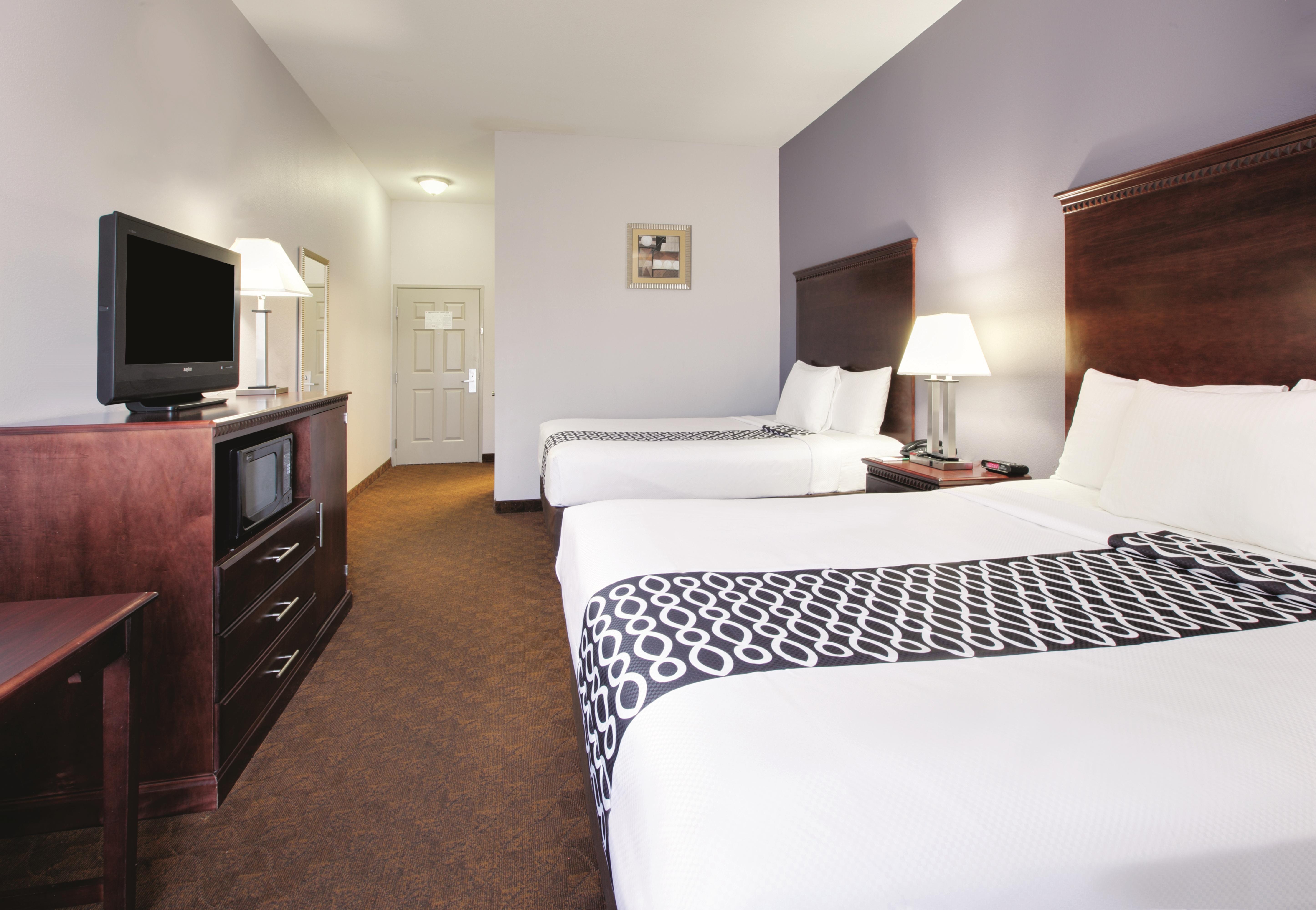 Guest room at the La Quinta Inn & Suites by Wyndham Corsicana in Corsicana, Texas