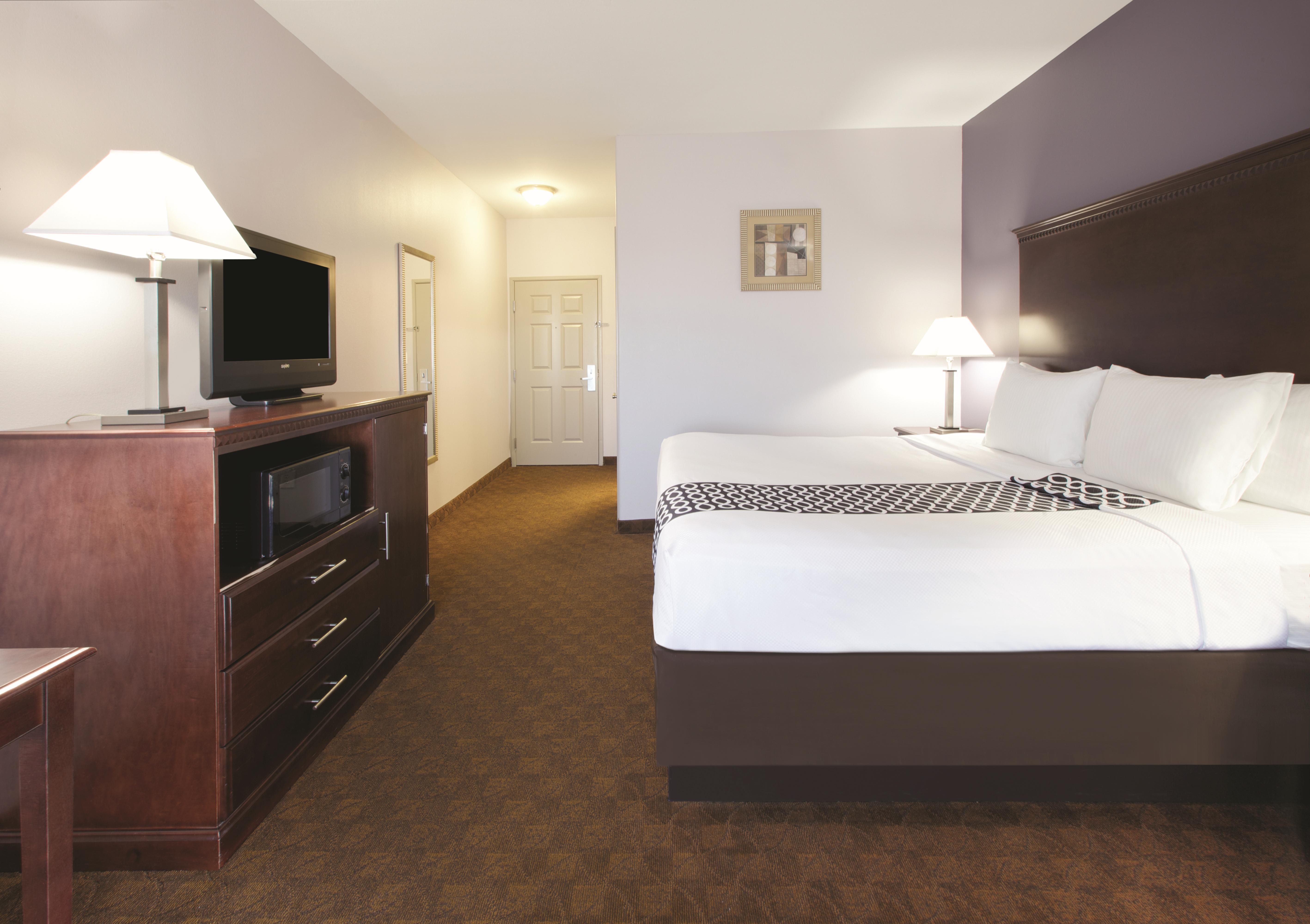 Guest room at the La Quinta Inn & Suites by Wyndham Corsicana in Corsicana, Texas