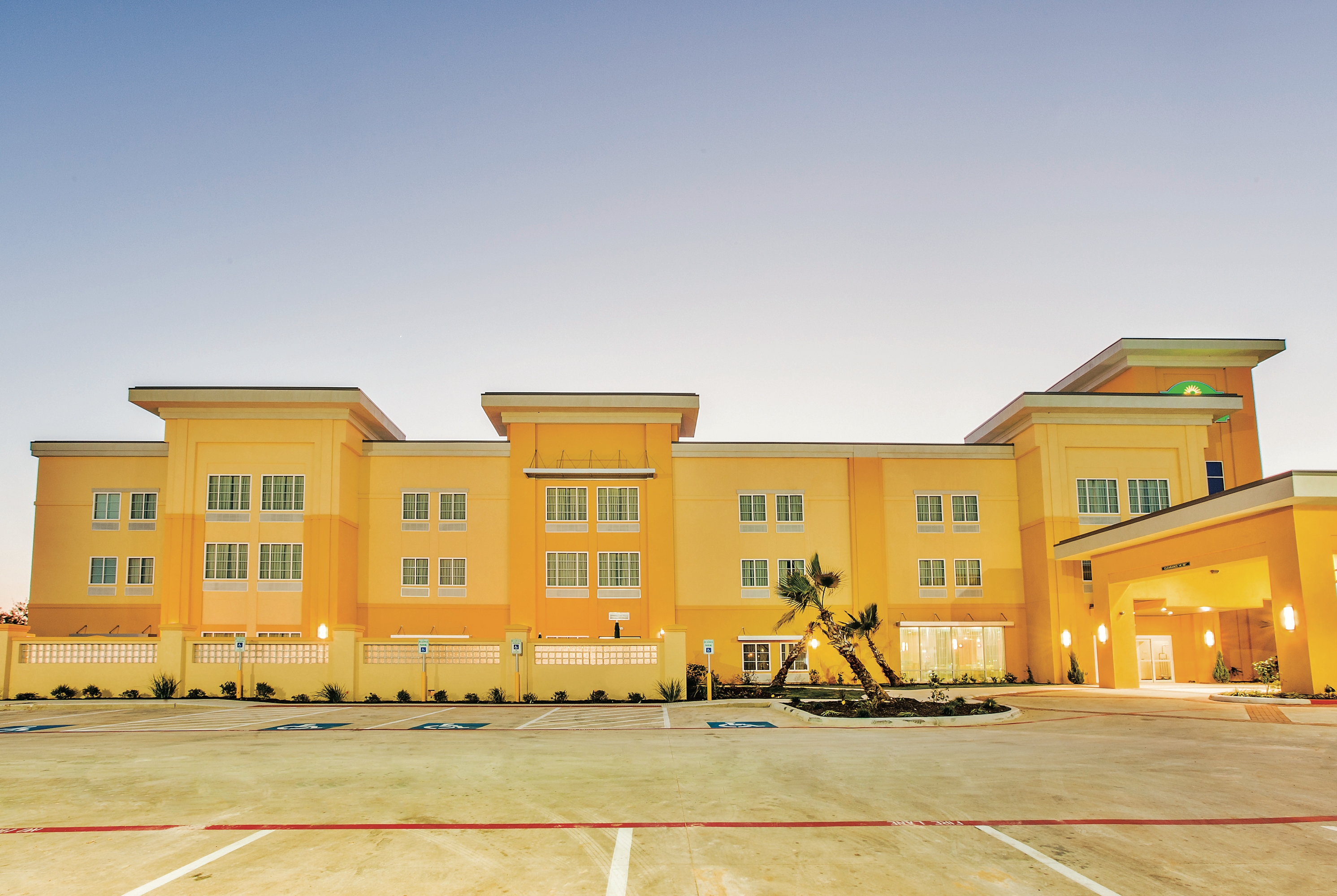 Exterior of La Quinta Inn & Suites by Wyndham Cotulla hotel in Cotulla, Texas