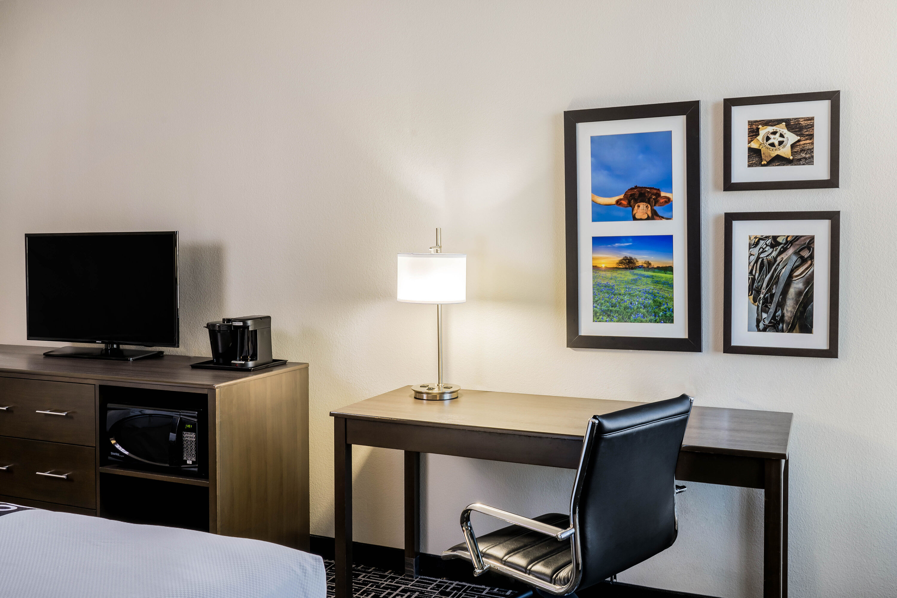Guest room feature at the La Quinta Inn & Suites by Wyndham Houston Cypress in Cypress, Texas