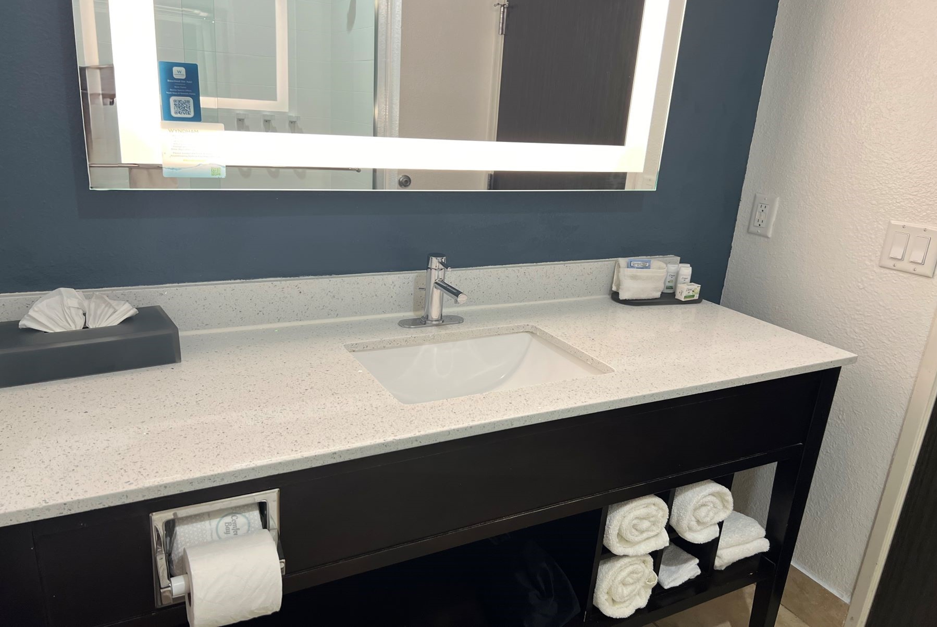 Guest room bath at the La Quinta Inn & Suites by Wyndham Dalhart in Dalhart, Texas