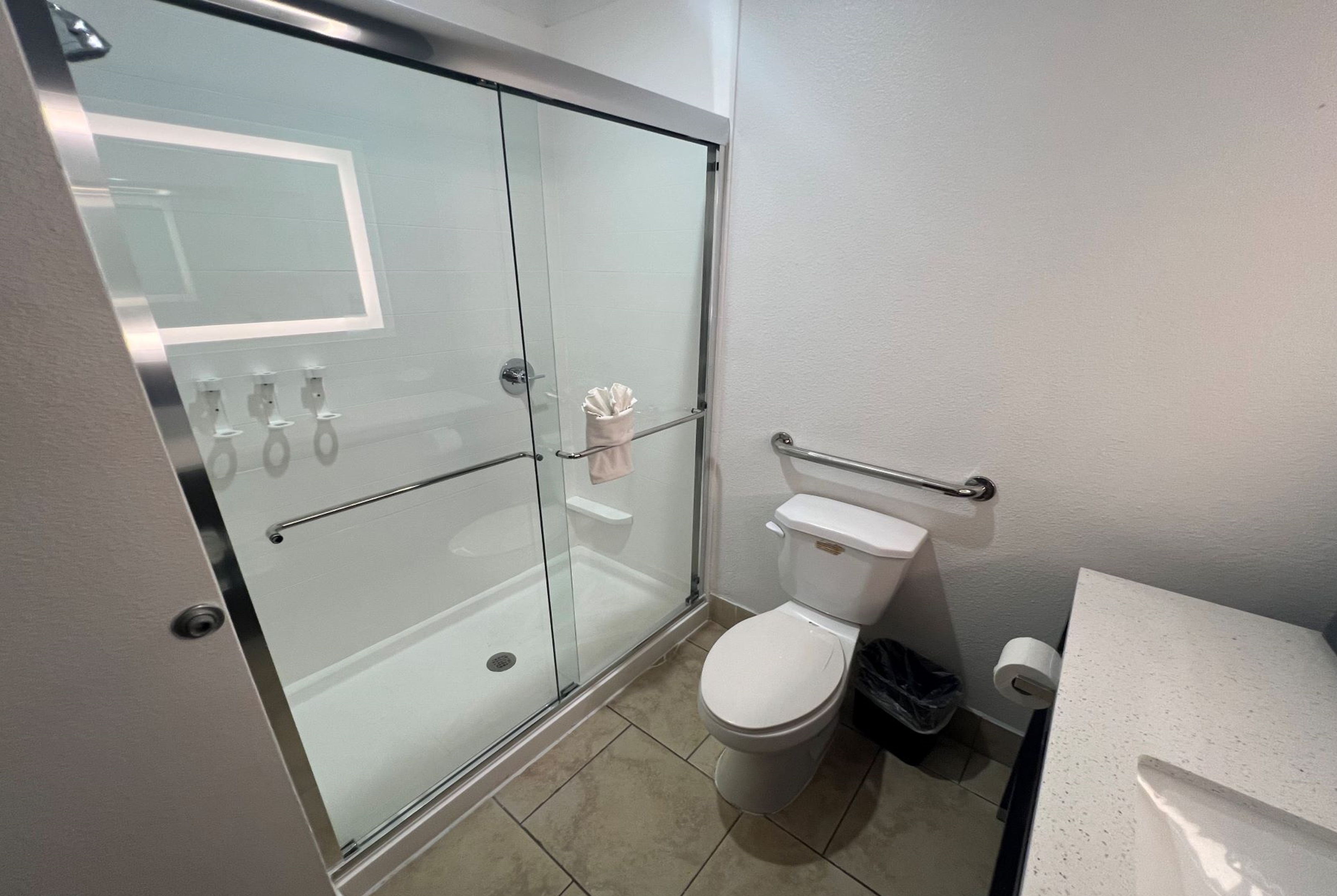 Guest room bath at the La Quinta Inn & Suites by Wyndham Dalhart in Dalhart, Texas