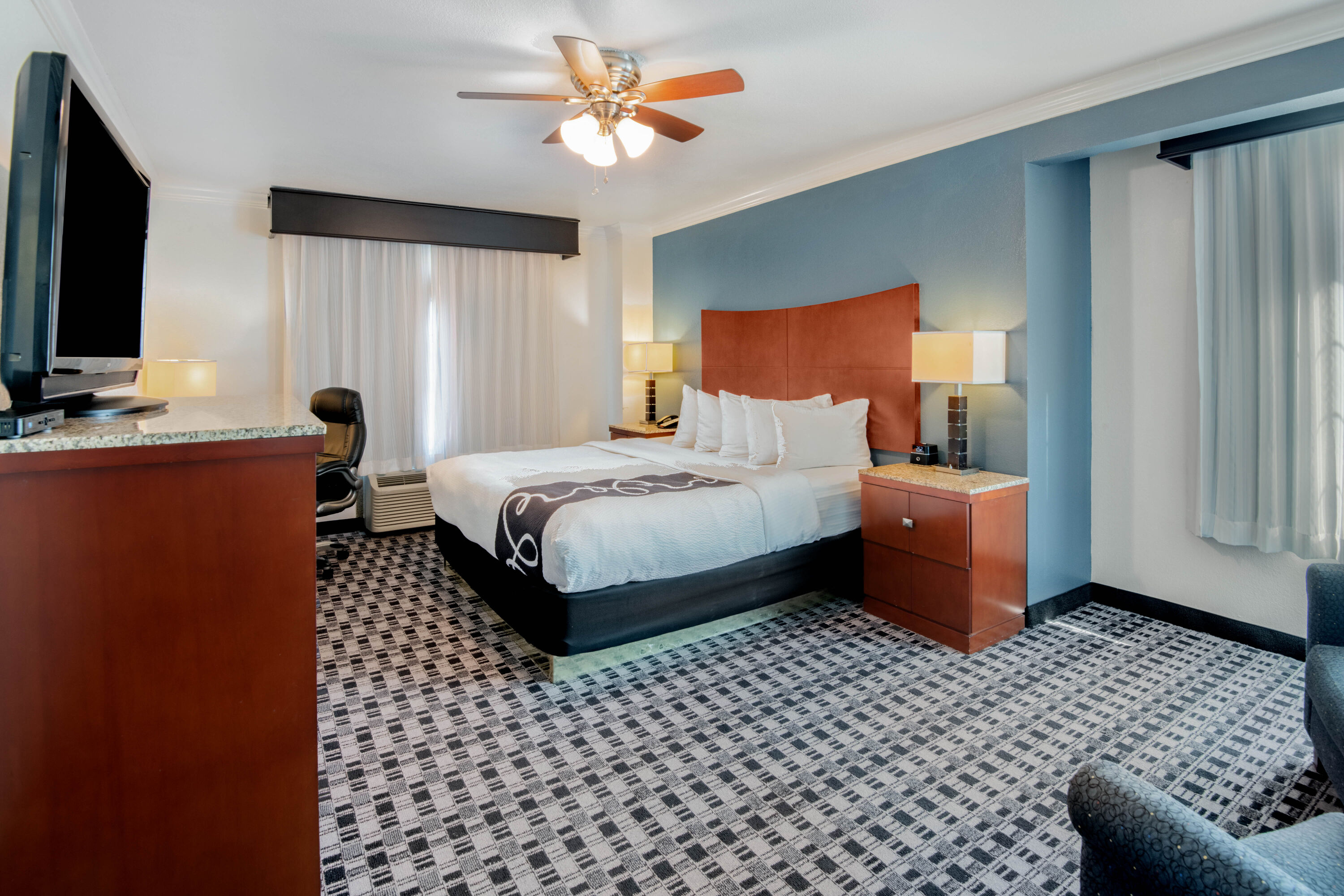 La Quinta Inn & Suites by Wyndham Dalhart suite in Dalhart, Texas