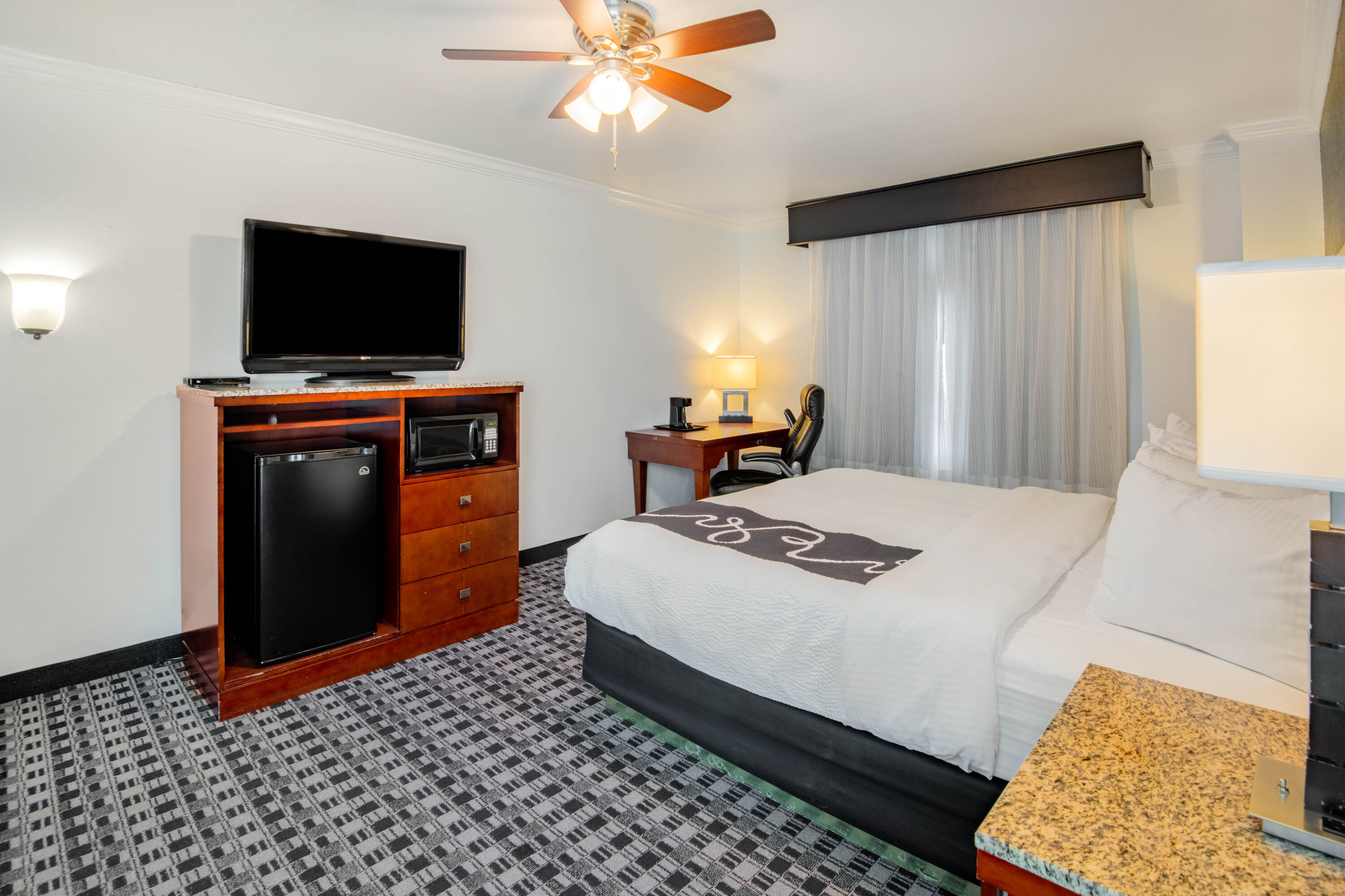 La Quinta Inn & Suites by Wyndham Dalhart suite in Dalhart, Texas