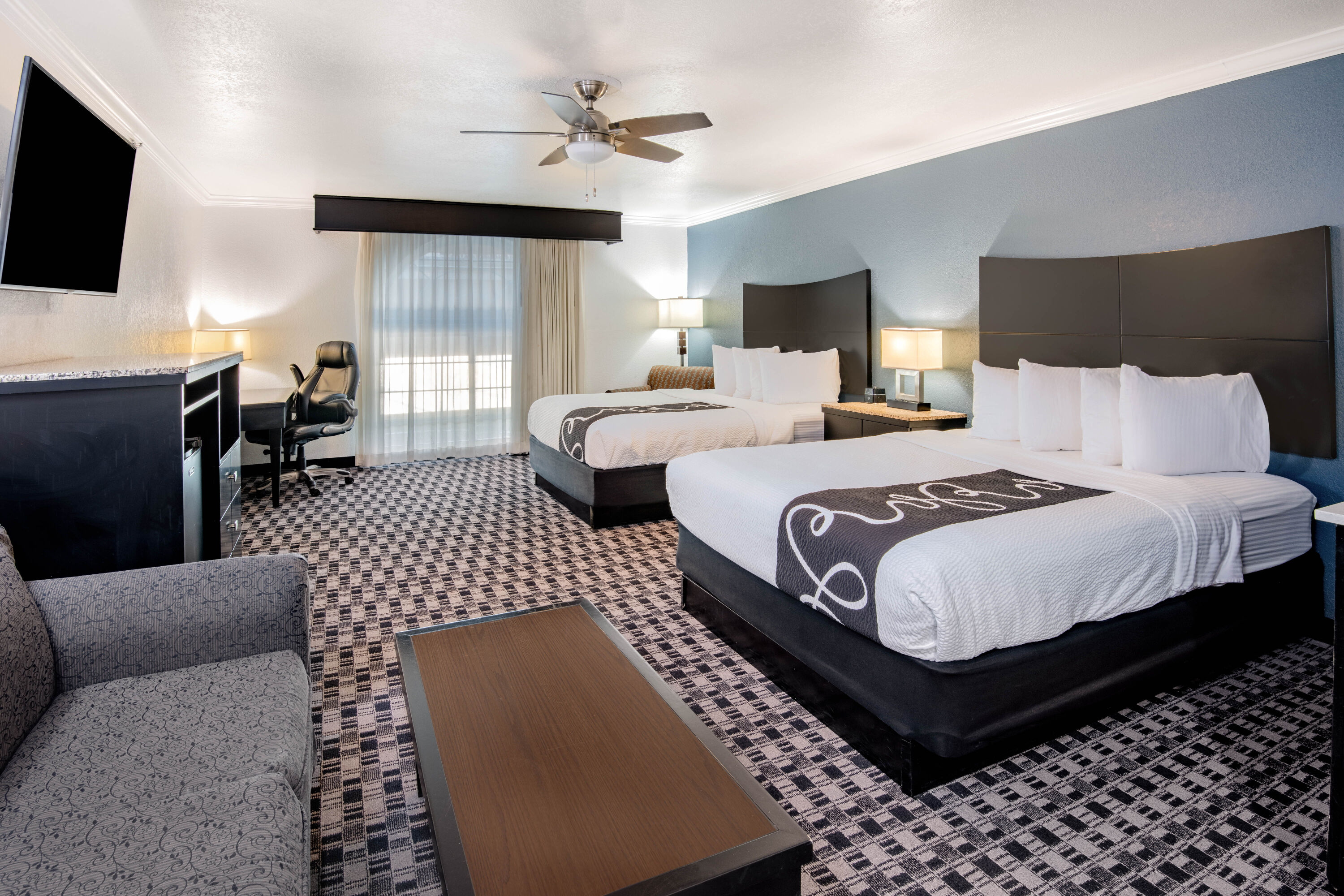 La Quinta Inn & Suites by Wyndham Dalhart suite in Dalhart, Texas