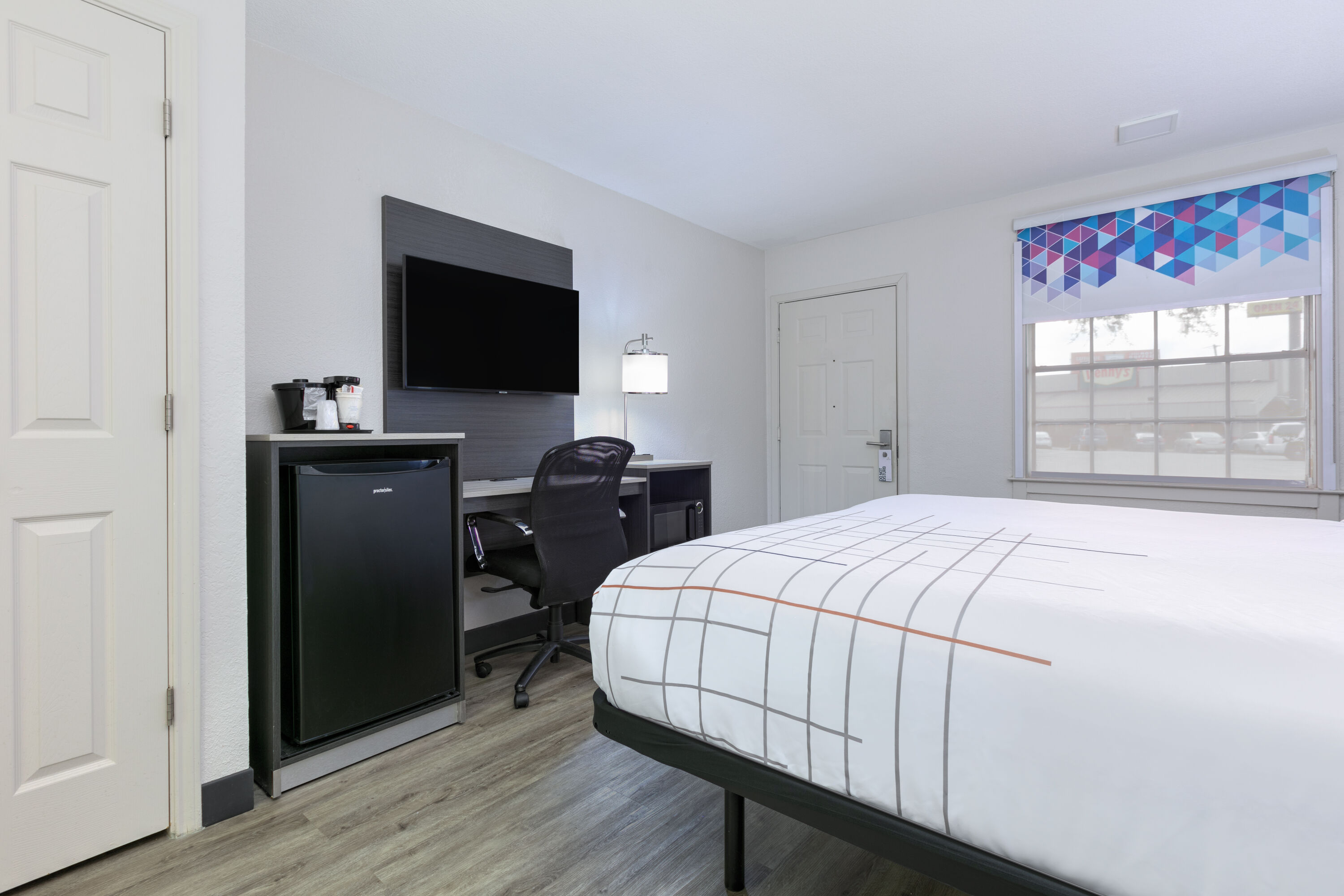 Guest room at the La Quinta Inn by Wyndham Dallas Uptown in Dallas, Texas