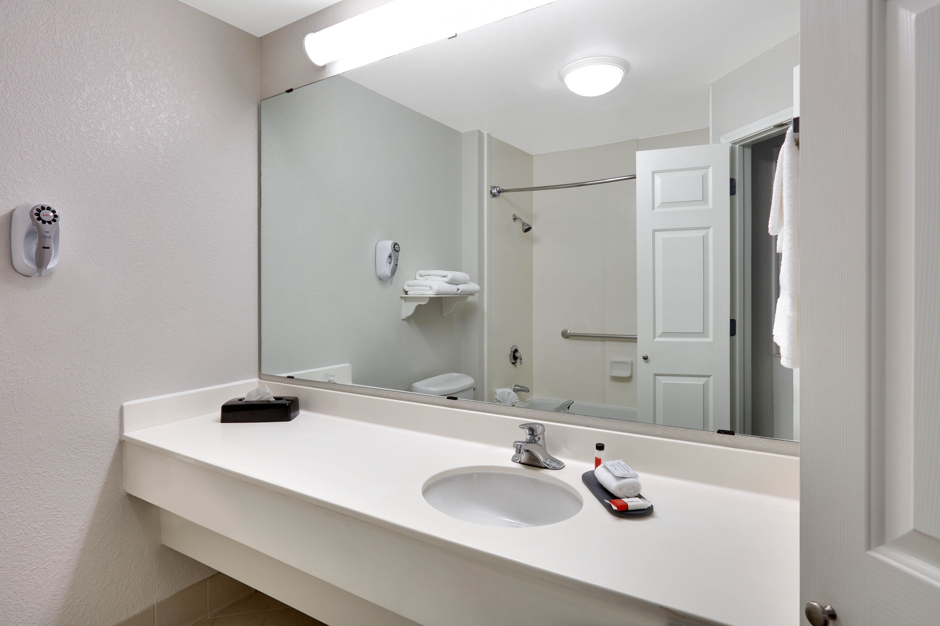 Guest room bath at the La Quinta Inn & Suites by Wyndham Dallas North Central in Dallas, Texas