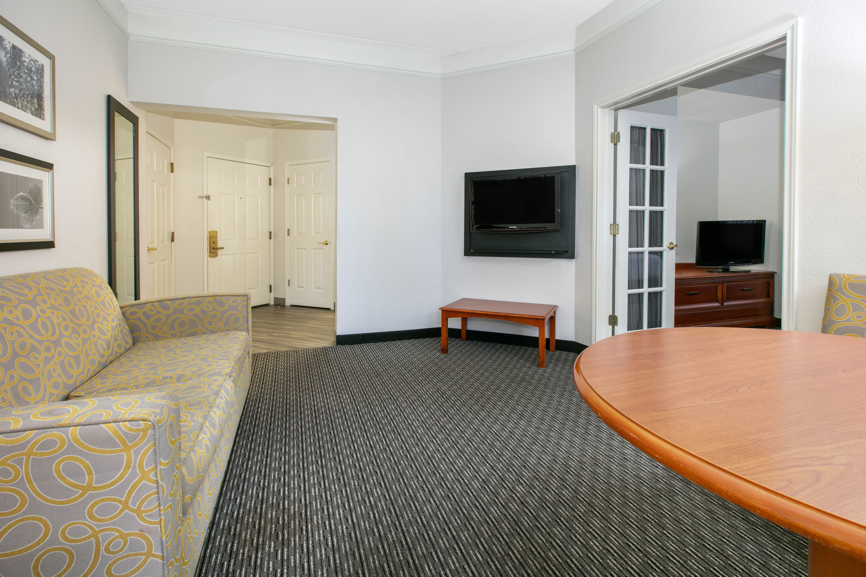 La Quinta Inn & Suites by Wyndham Dallas North Central suite in Dallas, Texas