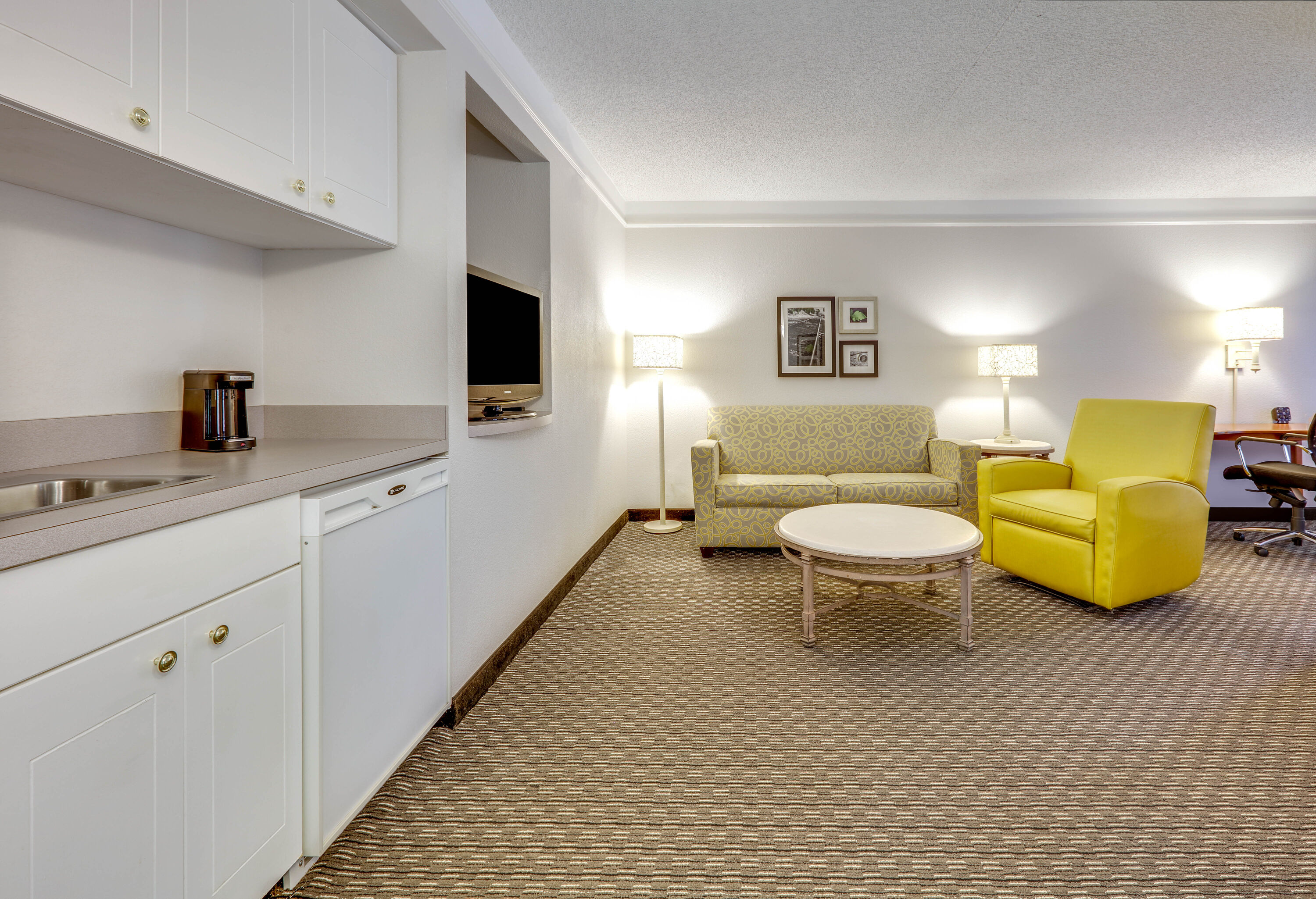La Quinta Inn & Suites by Wyndham Dallas - Addison Galleria suite in Dallas, Texas