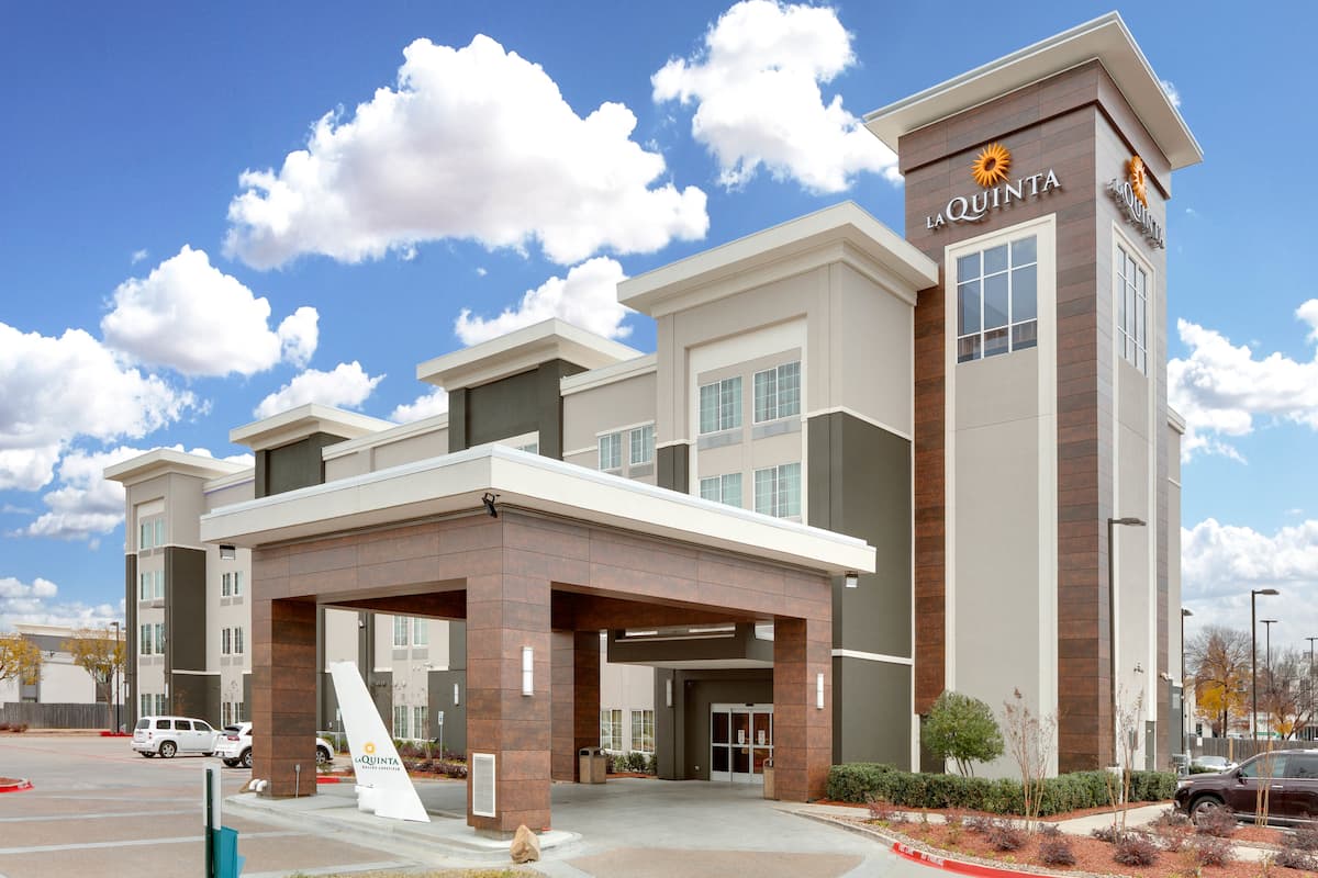 La Quinta Inn & Suites by Wyndham Dallas Love Field Dallas, TX Hotels