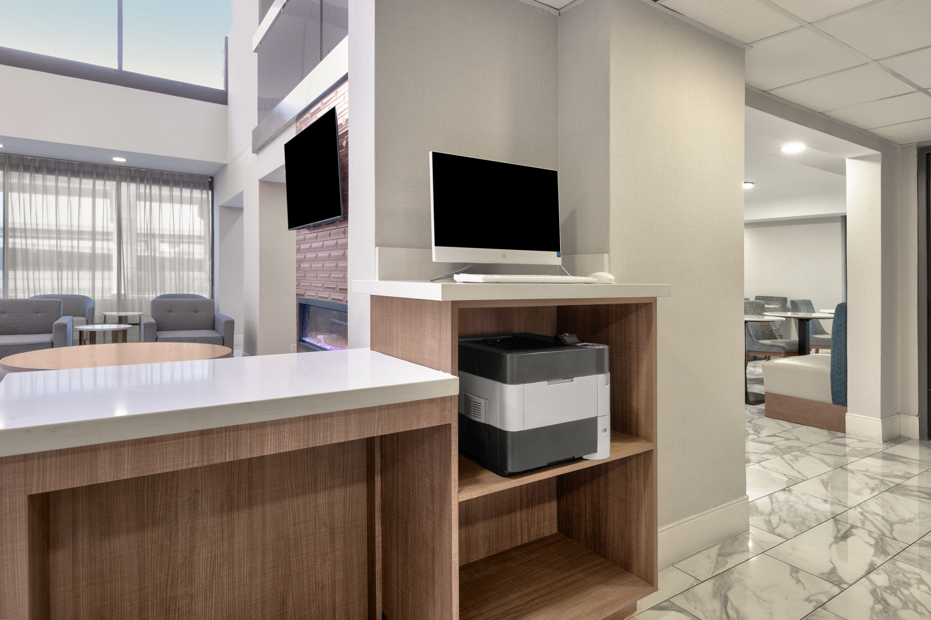 La Quinta Inn & Suites by Wyndham Dallas I-35 Walnut Hill Ln business center in Dallas, Texas