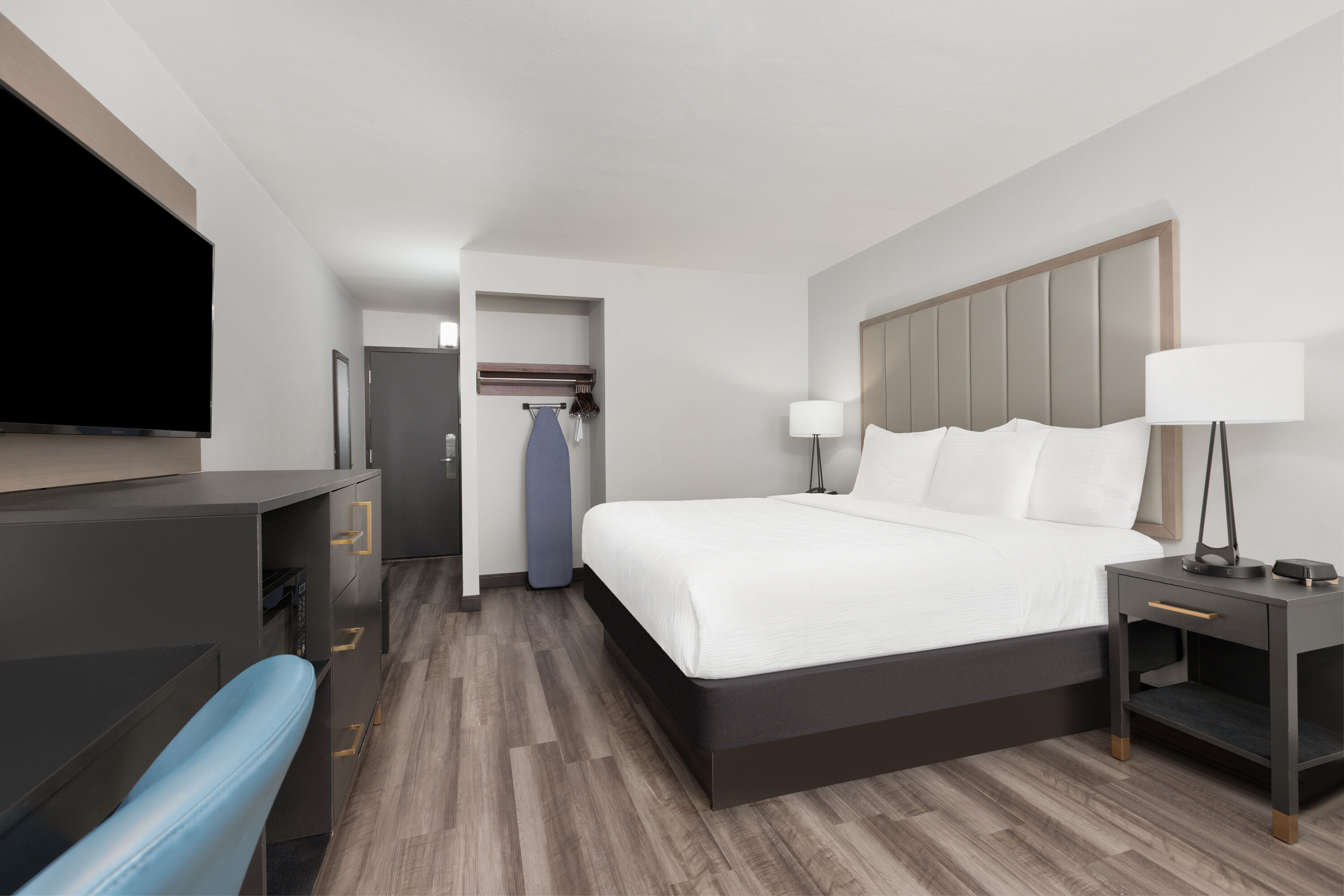 Guest room at the La Quinta Inn & Suites by Wyndham Dallas I-35 Walnut Hill Ln in Dallas, Texas