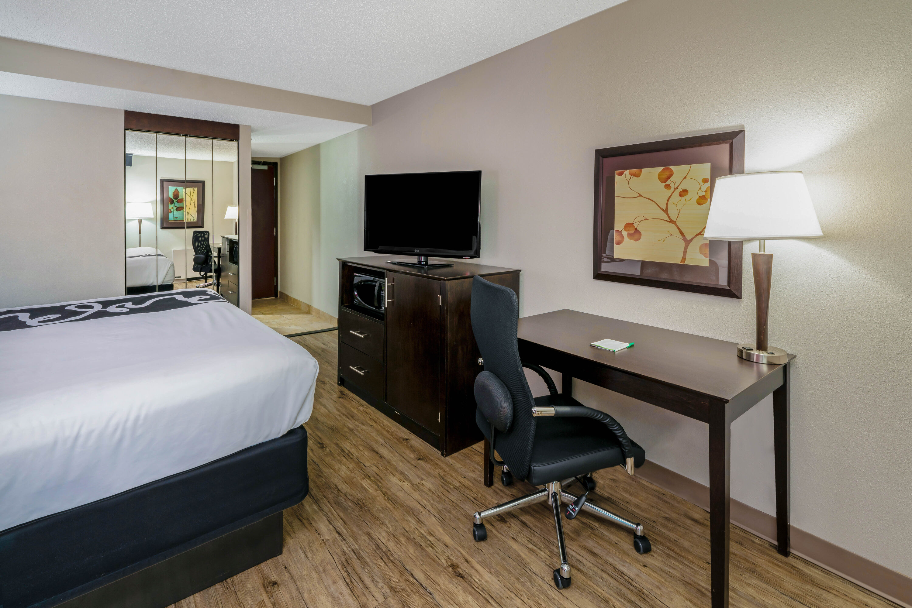 Guest room at the La Quinta Inn & Suites by Wyndham Dallas I-35 Walnut Hill Ln in Dallas, Texas